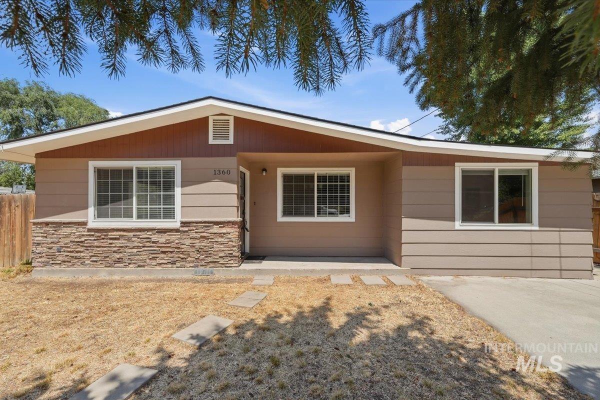 1360 W Targee St, Boise, Idaho 83706, 4 Bedrooms, 2 Bathrooms, Residential For Sale, Price $459,900,MLS 98994662