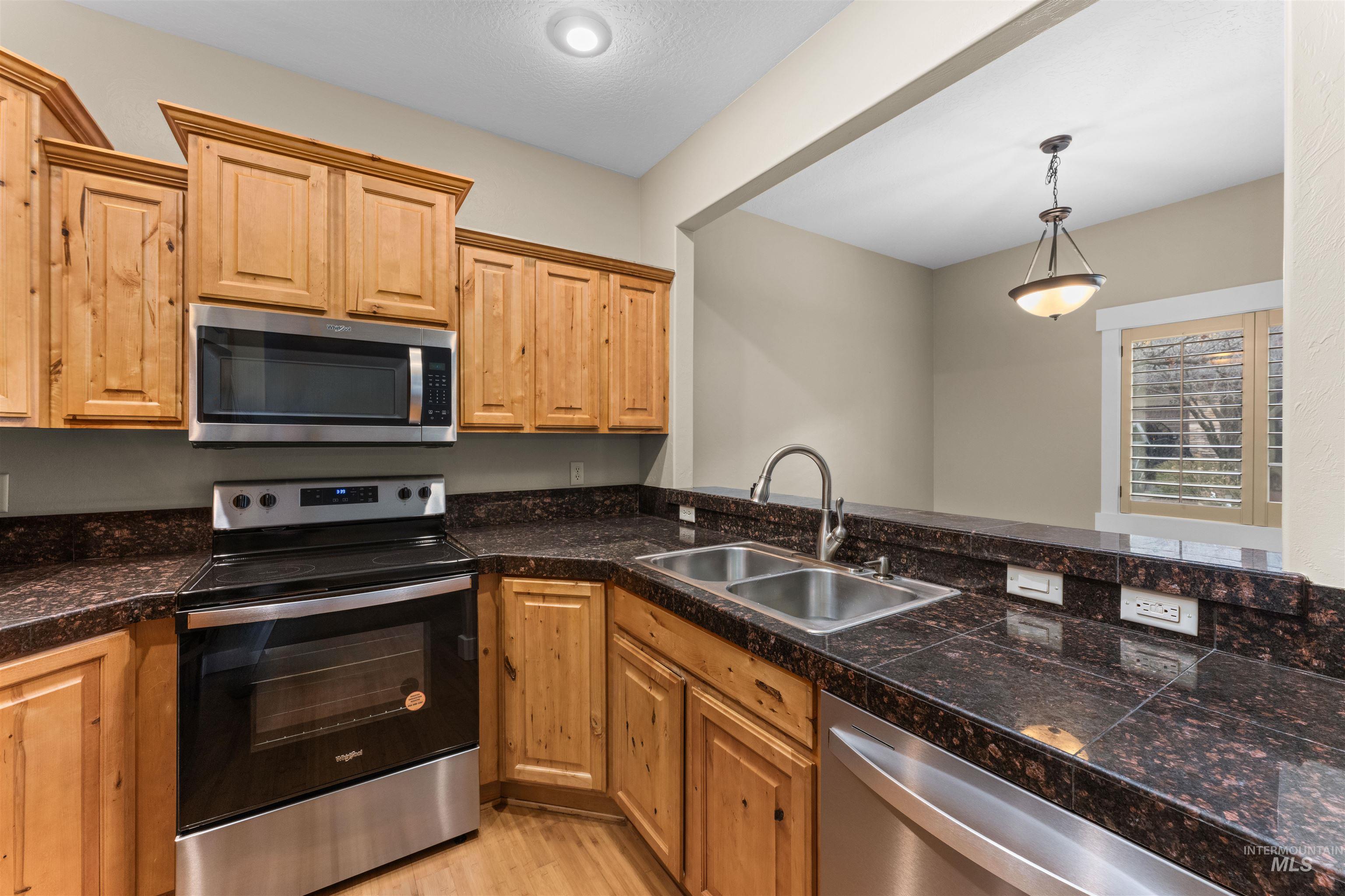 5231 W Morris Hill Rd, Boise, Idaho 83706, 3 Bedrooms, 2.5 Bathrooms, Residential For Sale, Price $410,000,MLS 98994665