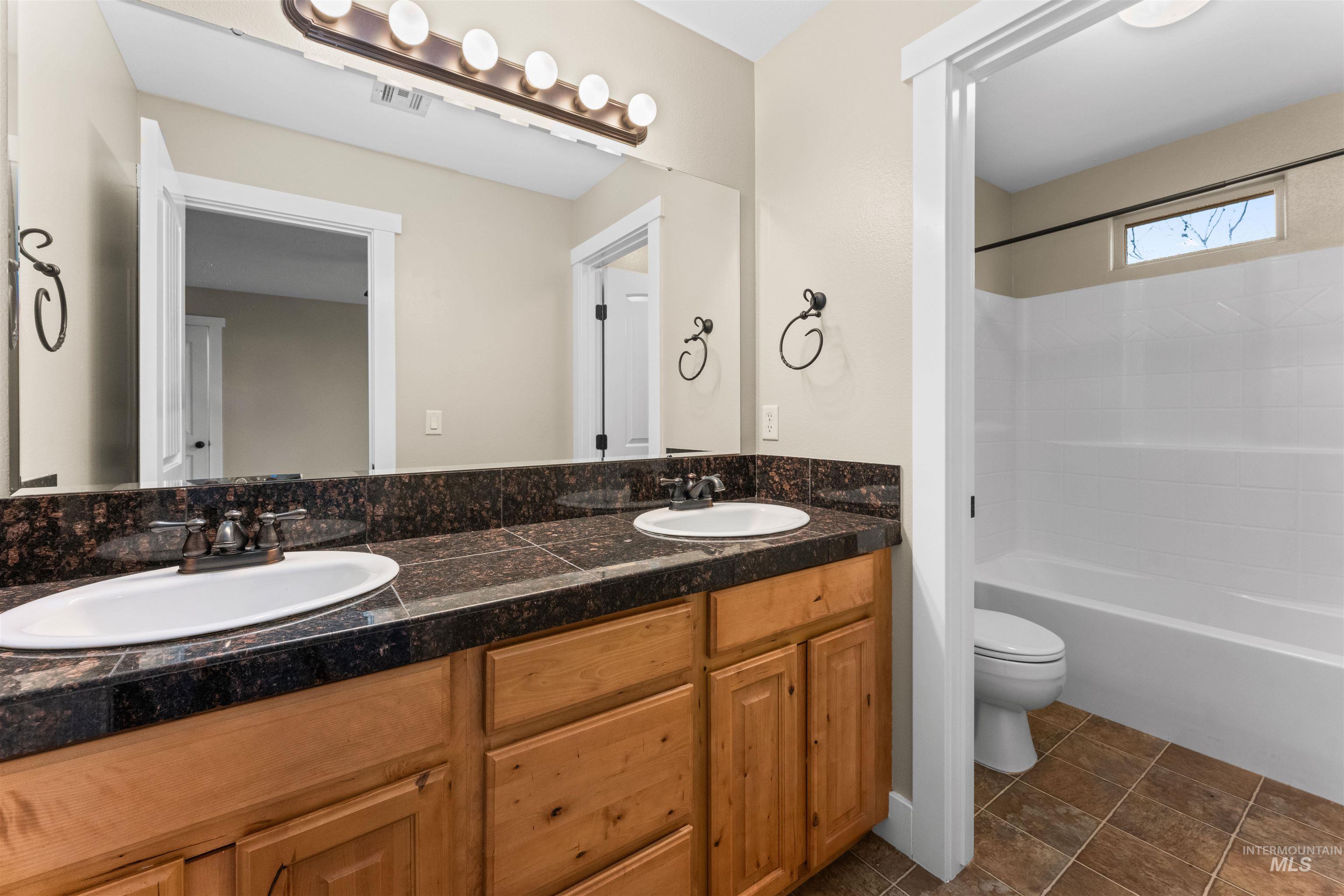 5231 W Morris Hill Rd, Boise, Idaho 83706, 3 Bedrooms, 2.5 Bathrooms, Residential For Sale, Price $410,000,MLS 98994665
