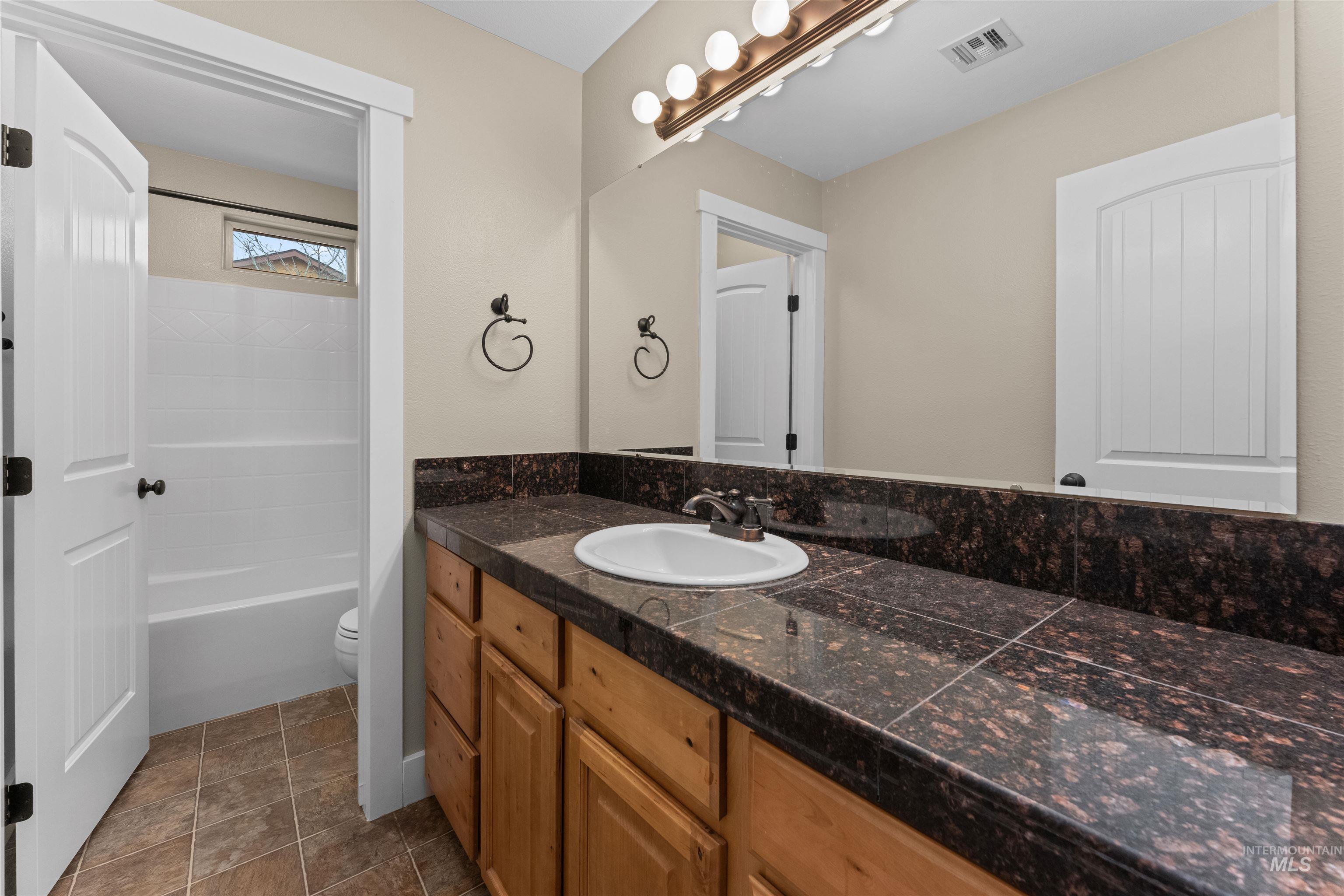 5231 W Morris Hill Rd, Boise, Idaho 83706, 3 Bedrooms, 2.5 Bathrooms, Residential For Sale, Price $410,000,MLS 98994665