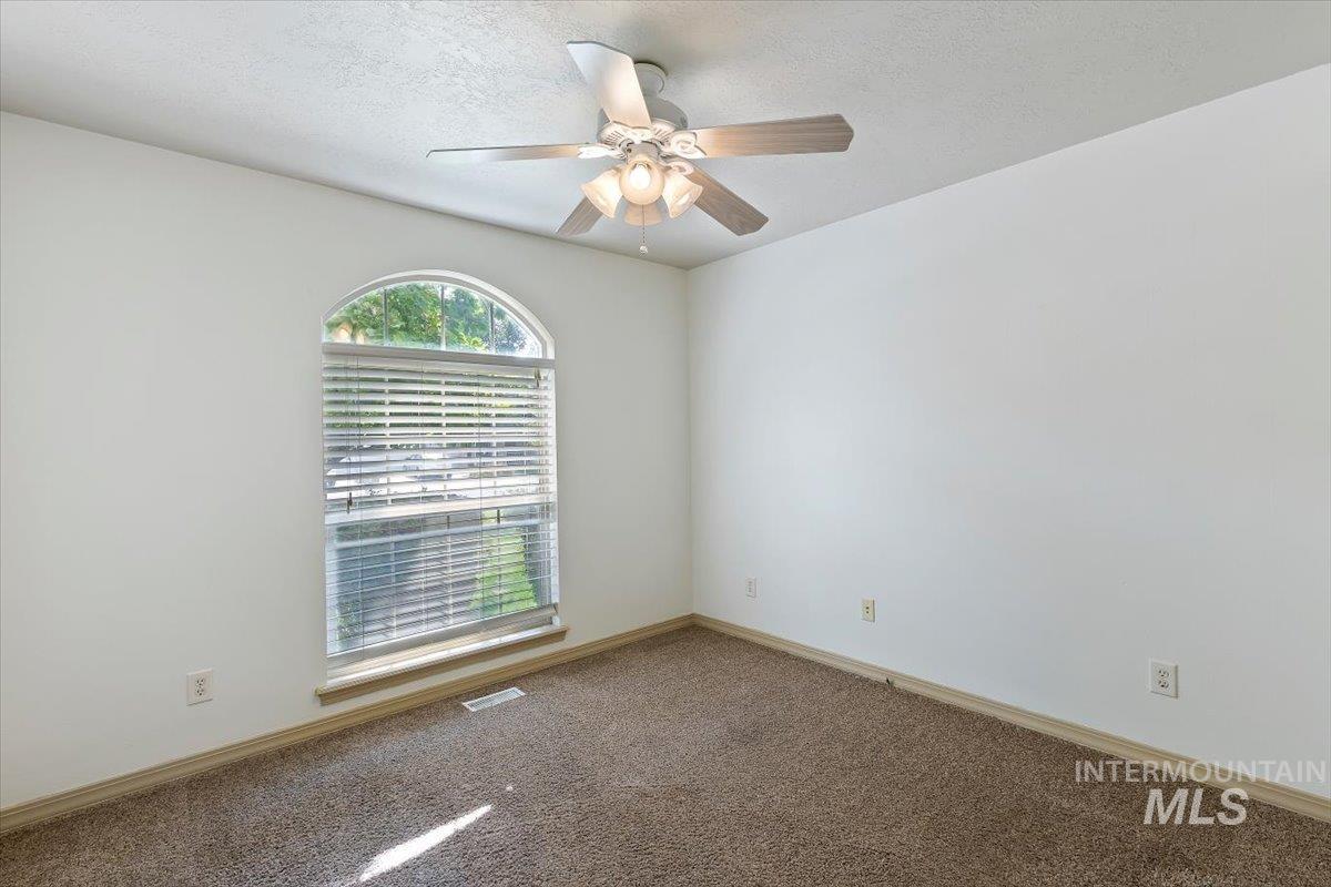 3901 N Price Way, Meridian, Idaho 83646, 3 Bedrooms, 2 Bathrooms, Residential For Sale, Price $490,000, 98994670