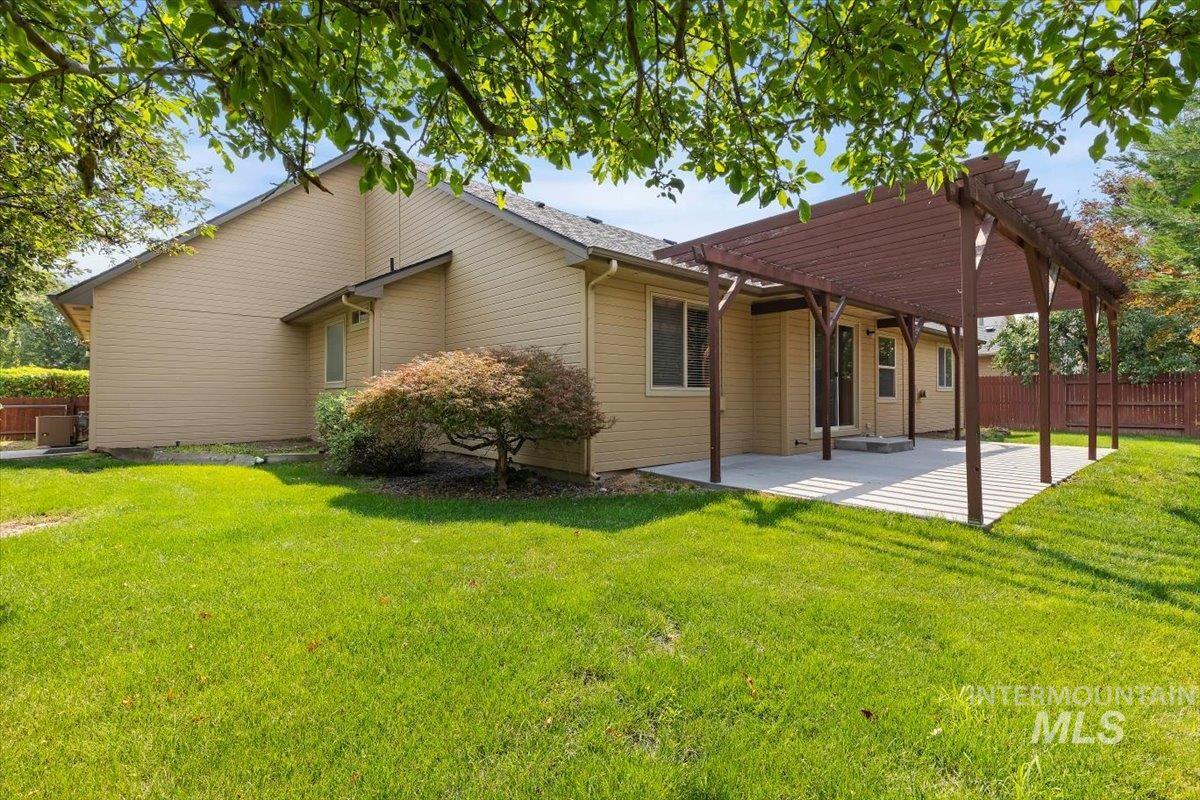 3901 N Price Way, Meridian, Idaho 83646, 3 Bedrooms, 2 Bathrooms, Residential For Sale, Price $490,000, 98994670
