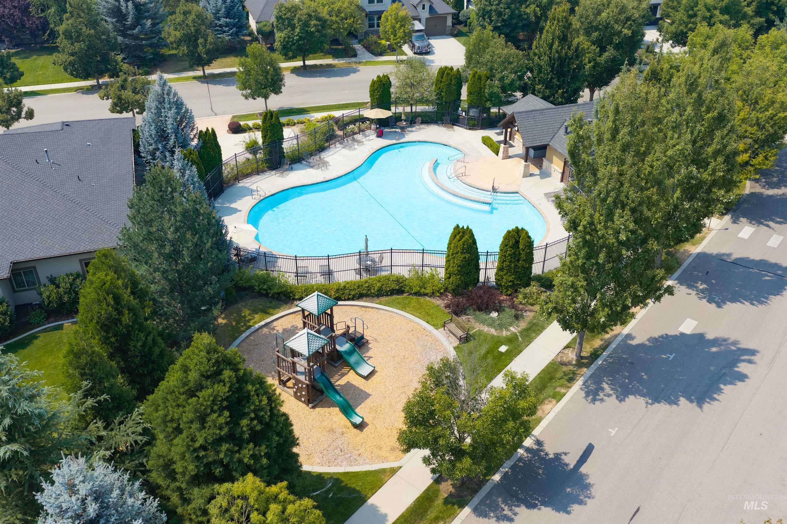568 E Lakebrook Lane, Eagle, Idaho 83616, 4 Bedrooms, 3.5 Bathrooms, Residential For Sale, Price $1,378,000,MLS 98994673