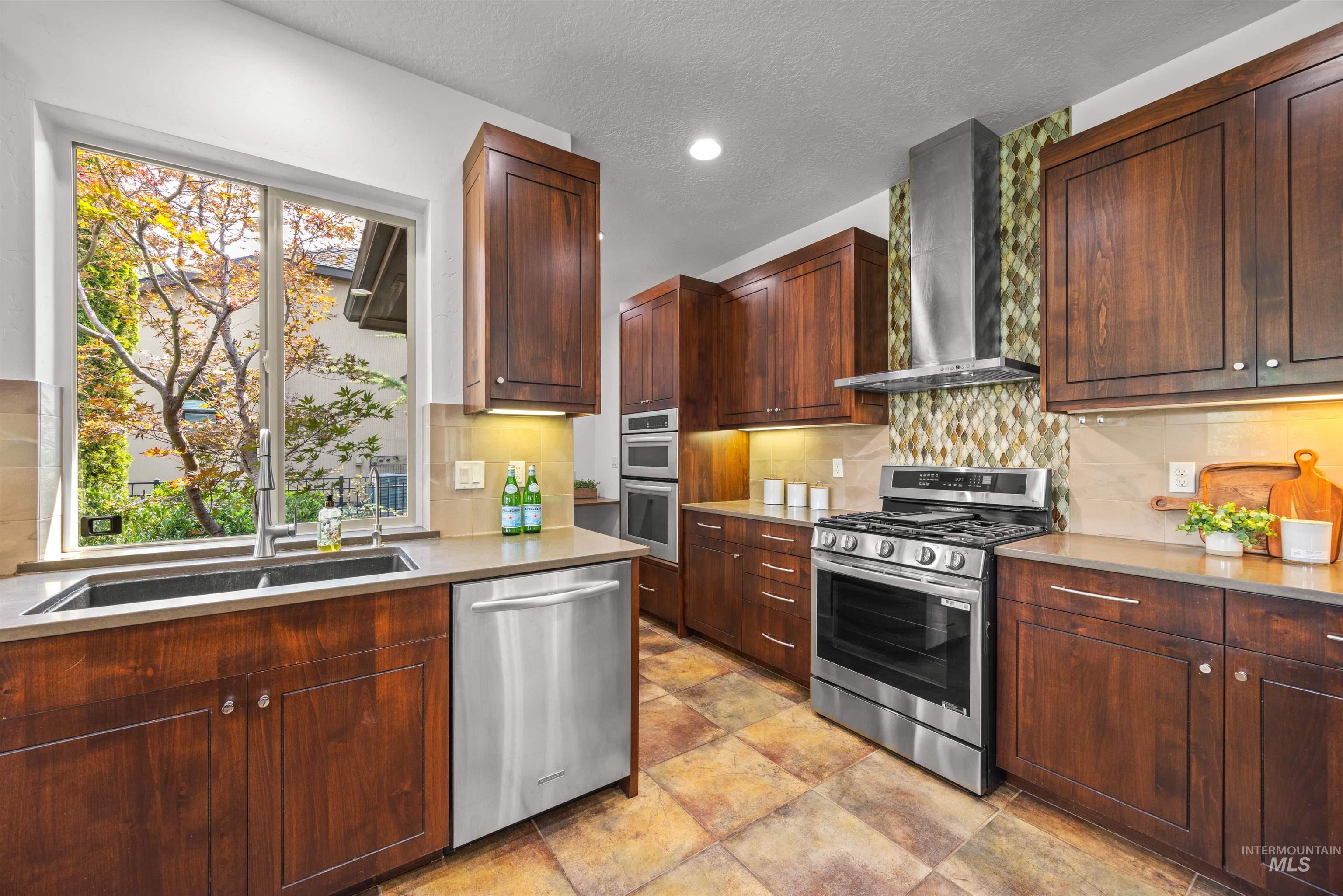 568 E Lakebrook Lane, Eagle, Idaho 83616, 4 Bedrooms, 3.5 Bathrooms, Residential For Sale, Price $1,378,000,MLS 98994673