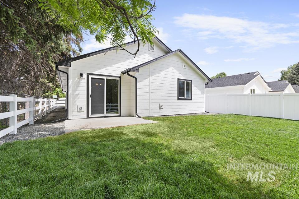 1915 Oregon Avenue, Caldwell, Idaho 83605, 3 Bedrooms, 2 Bathrooms, Residential For Sale, Price $379,900,MLS 98994681