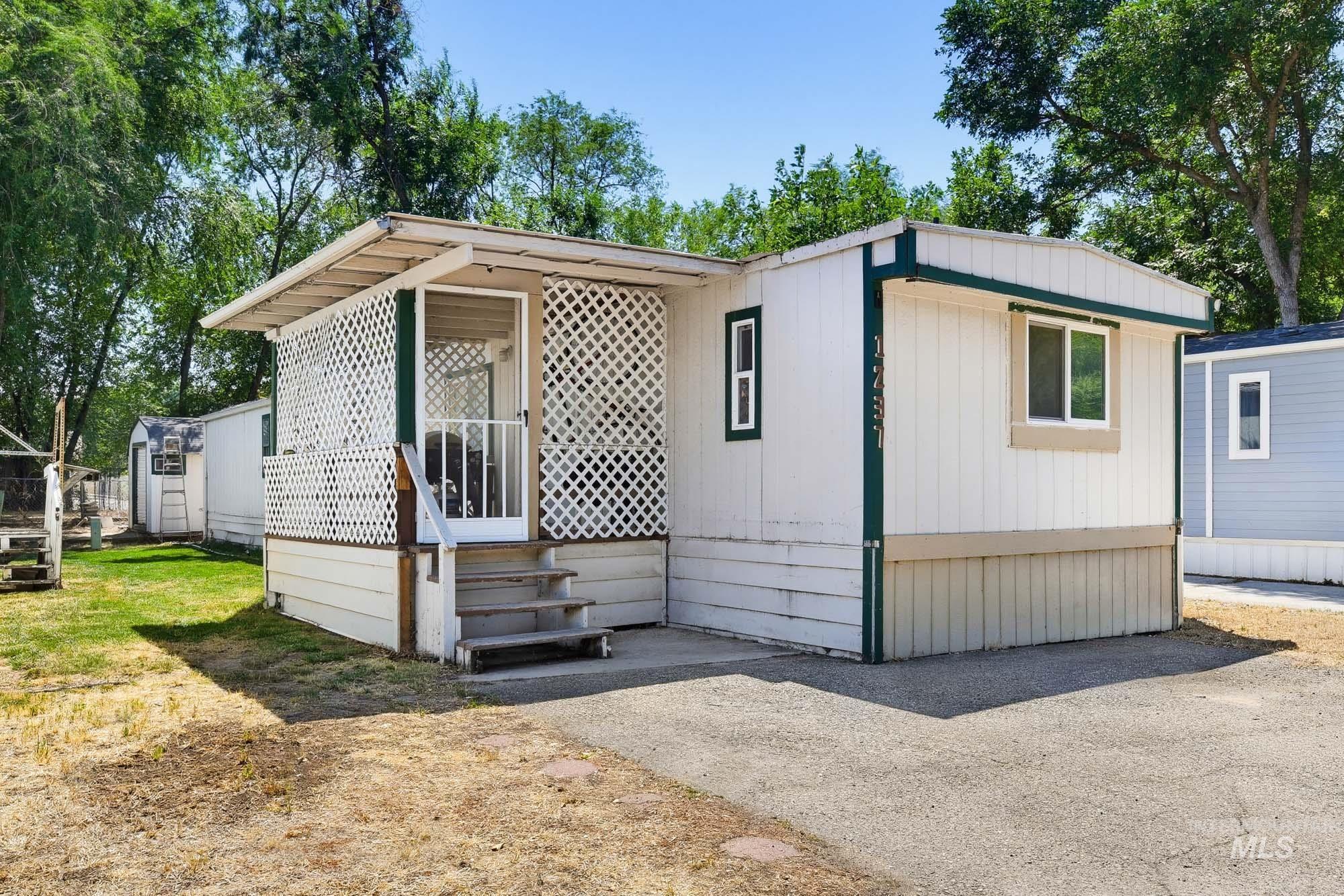 1237 W Fleetwood Ln, Boise, Idaho 83706, 3 Bedrooms, 2 Bathrooms, Residential For Sale, Price $99,900, 98994689