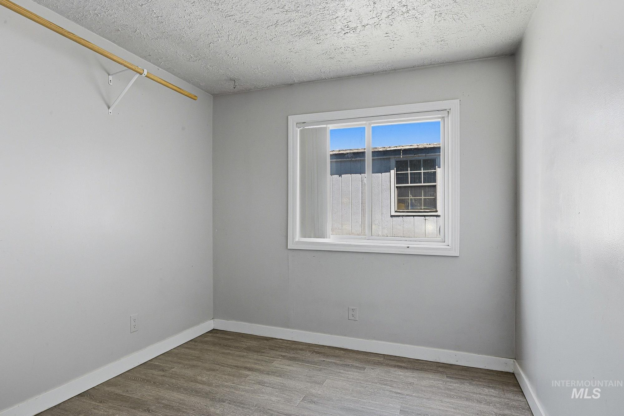 1237 W Fleetwood Ln, Boise, Idaho 83706, 3 Bedrooms, 2 Bathrooms, Residential For Sale, Price $89,900,MLS 98994689