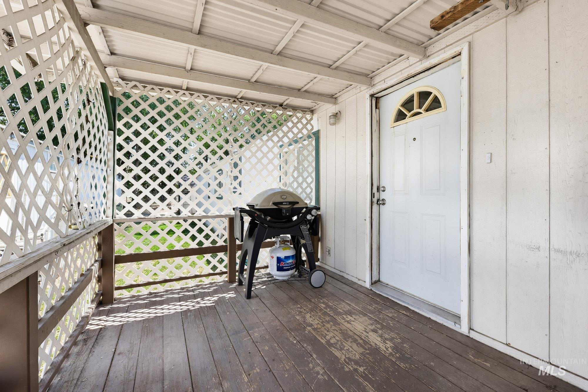 1237 W Fleetwood Ln, Boise, Idaho 83706, 3 Bedrooms, 2 Bathrooms, Residential For Sale, Price $89,900,MLS 98994689