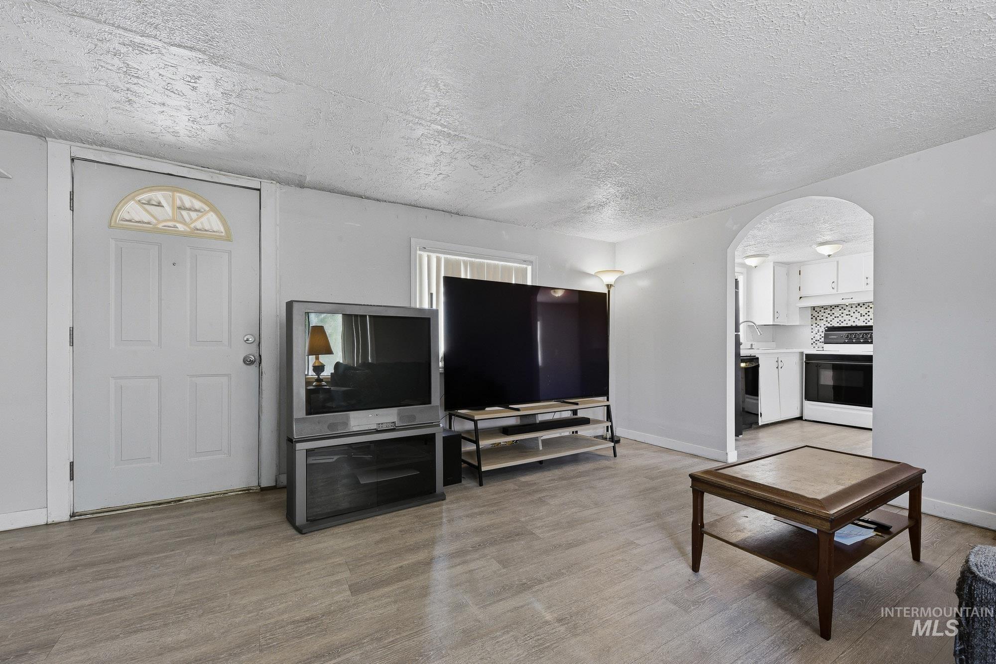 1237 W Fleetwood Ln, Boise, Idaho 83706, 3 Bedrooms, 2 Bathrooms, Residential For Sale, Price $99,900, 98994689
