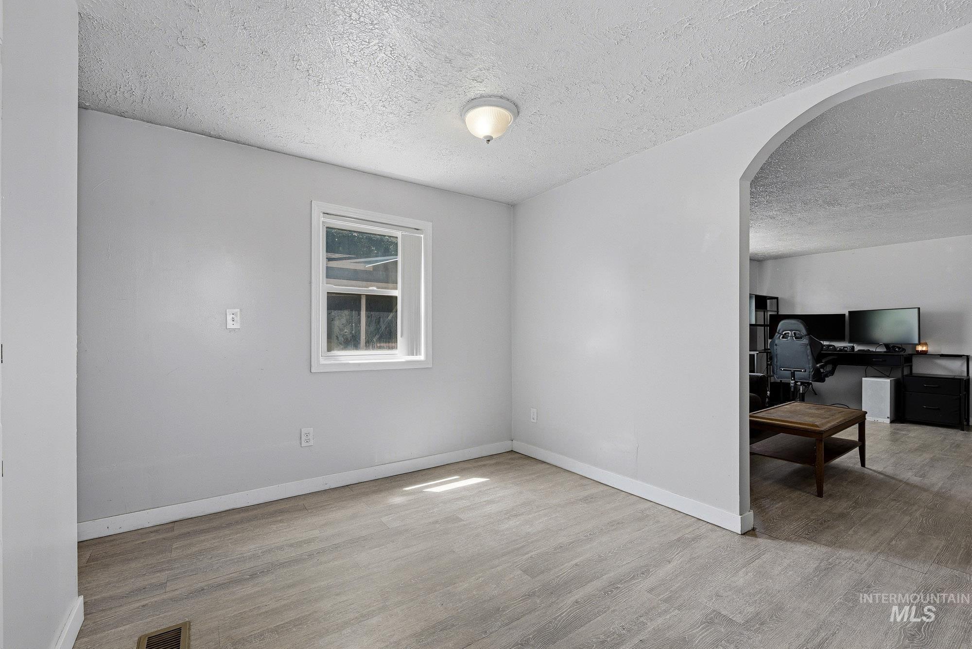 1237 W Fleetwood Ln, Boise, Idaho 83706, 3 Bedrooms, 2 Bathrooms, Residential For Sale, Price $89,900,MLS 98994689