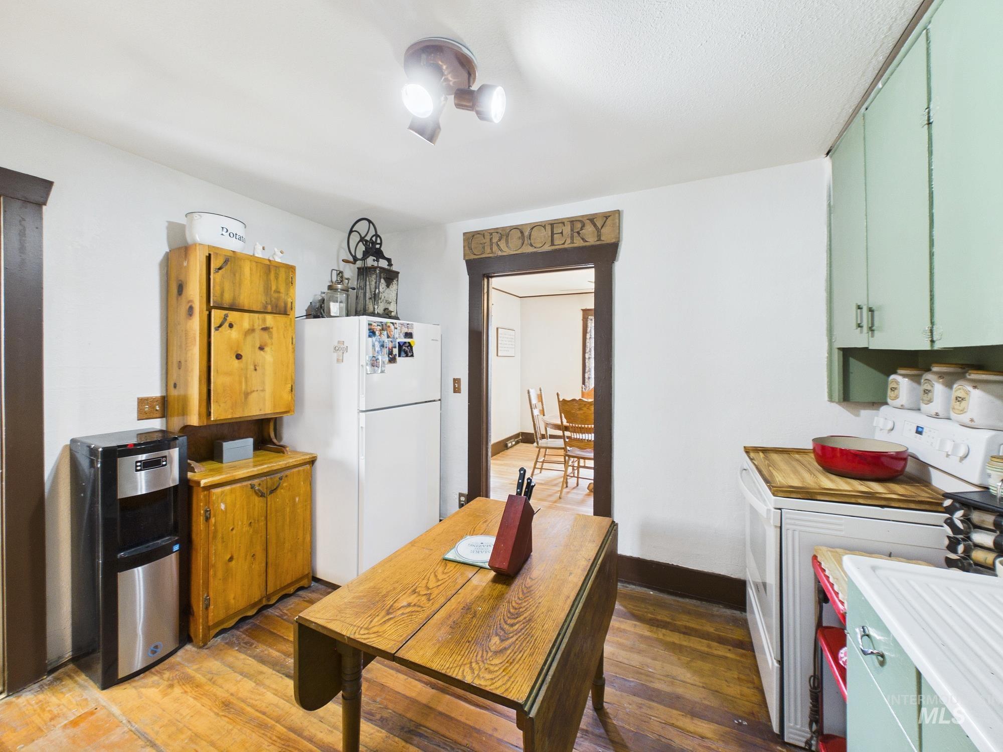 1118 S Boise Ave., Emmett, Idaho 83617, 3 Bedrooms, 1 Bathroom, Residential For Sale, Price $399,000, 98994695