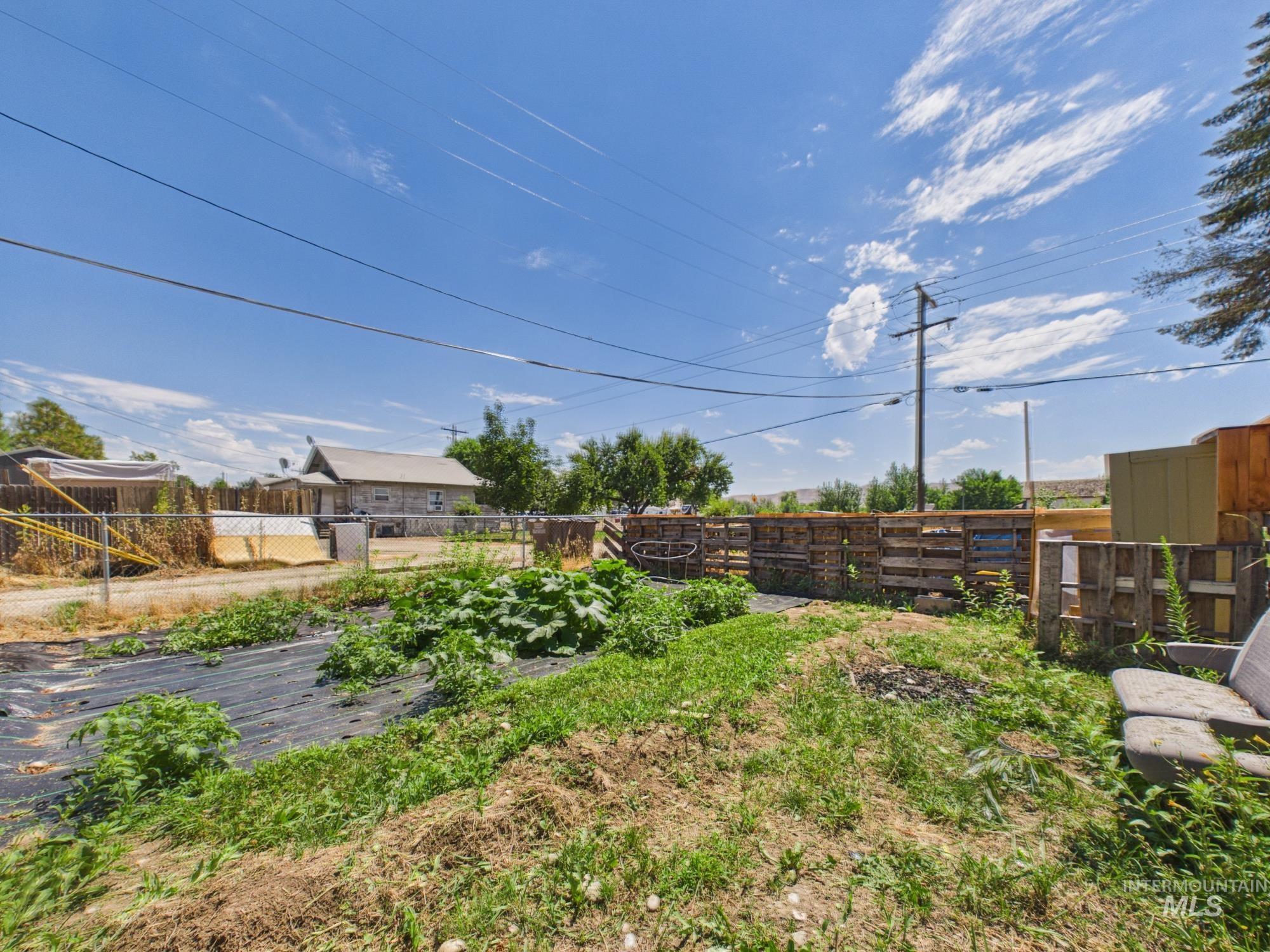 1118 S Boise Ave., Emmett, Idaho 83617, 3 Bedrooms, 1 Bathroom, Residential For Sale, Price $399,000, 98994695
