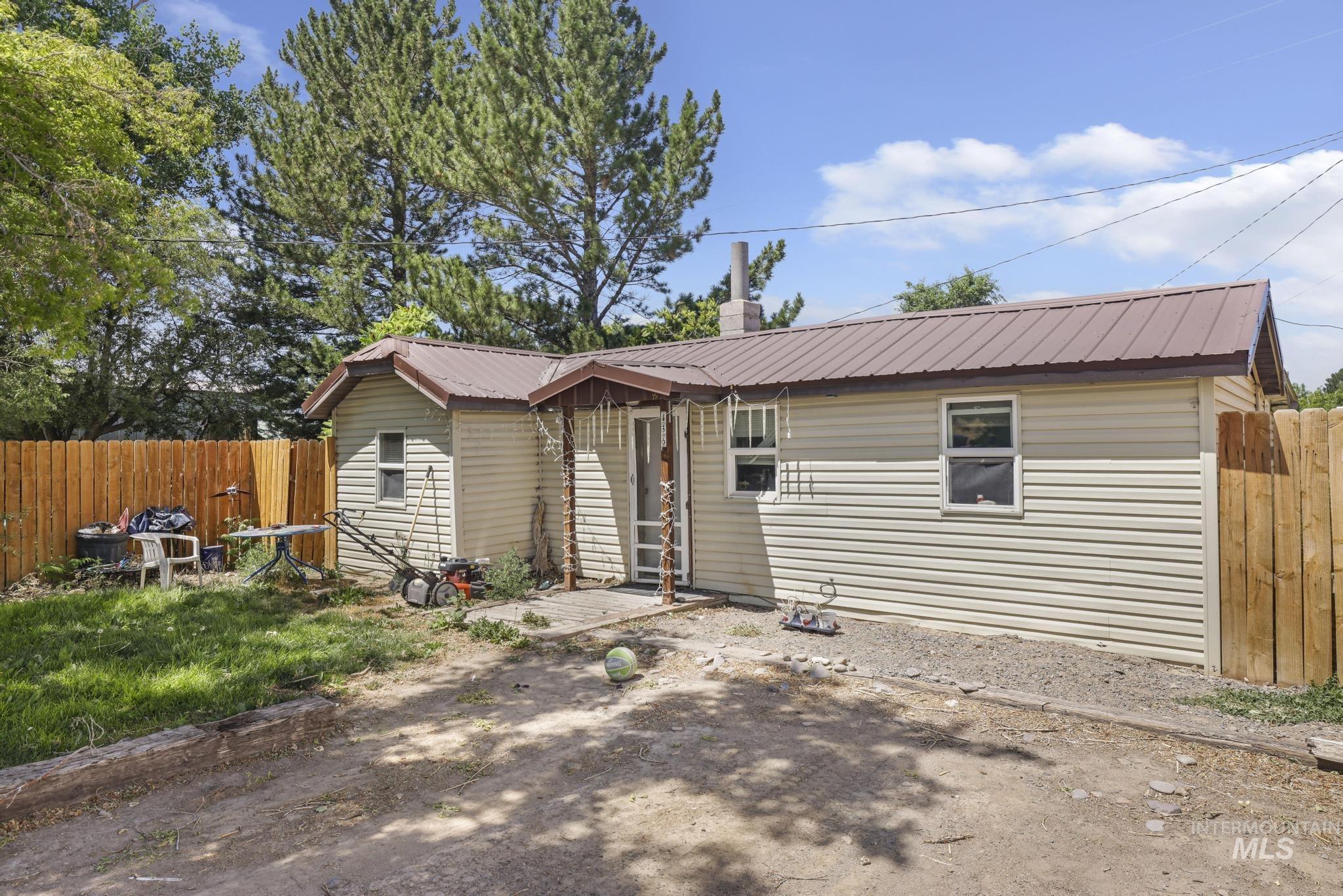 436 Oak St, Castleford, Idaho 83321, 1 Bedroom, 1 Bathroom, Residential For Sale, Price $145,000, 98994700