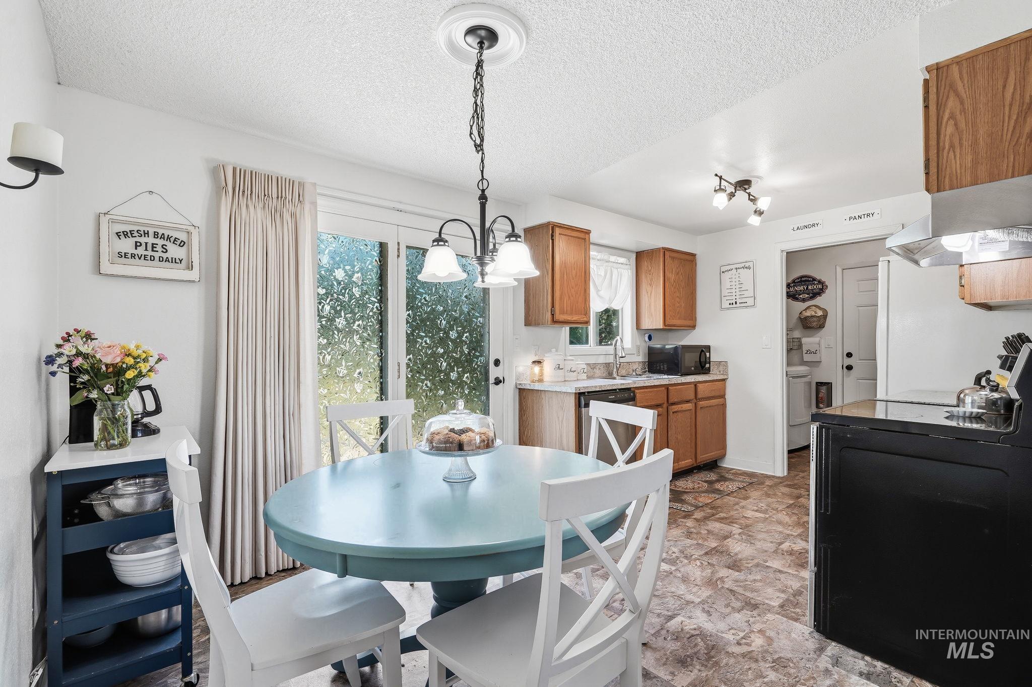 1218 W Chateau, Meridian, Idaho 83646, 3 Bedrooms, 1 Bathroom, Residential For Sale, Price $375,000, 98994701