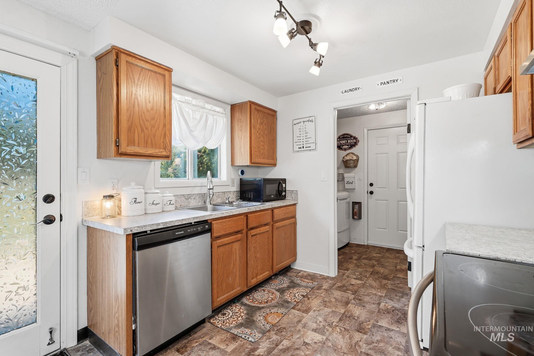 1218 W Chateau, Meridian, Idaho 83646, 3 Bedrooms, 1 Bathroom, Residential For Sale, Price $375,000, 98994701