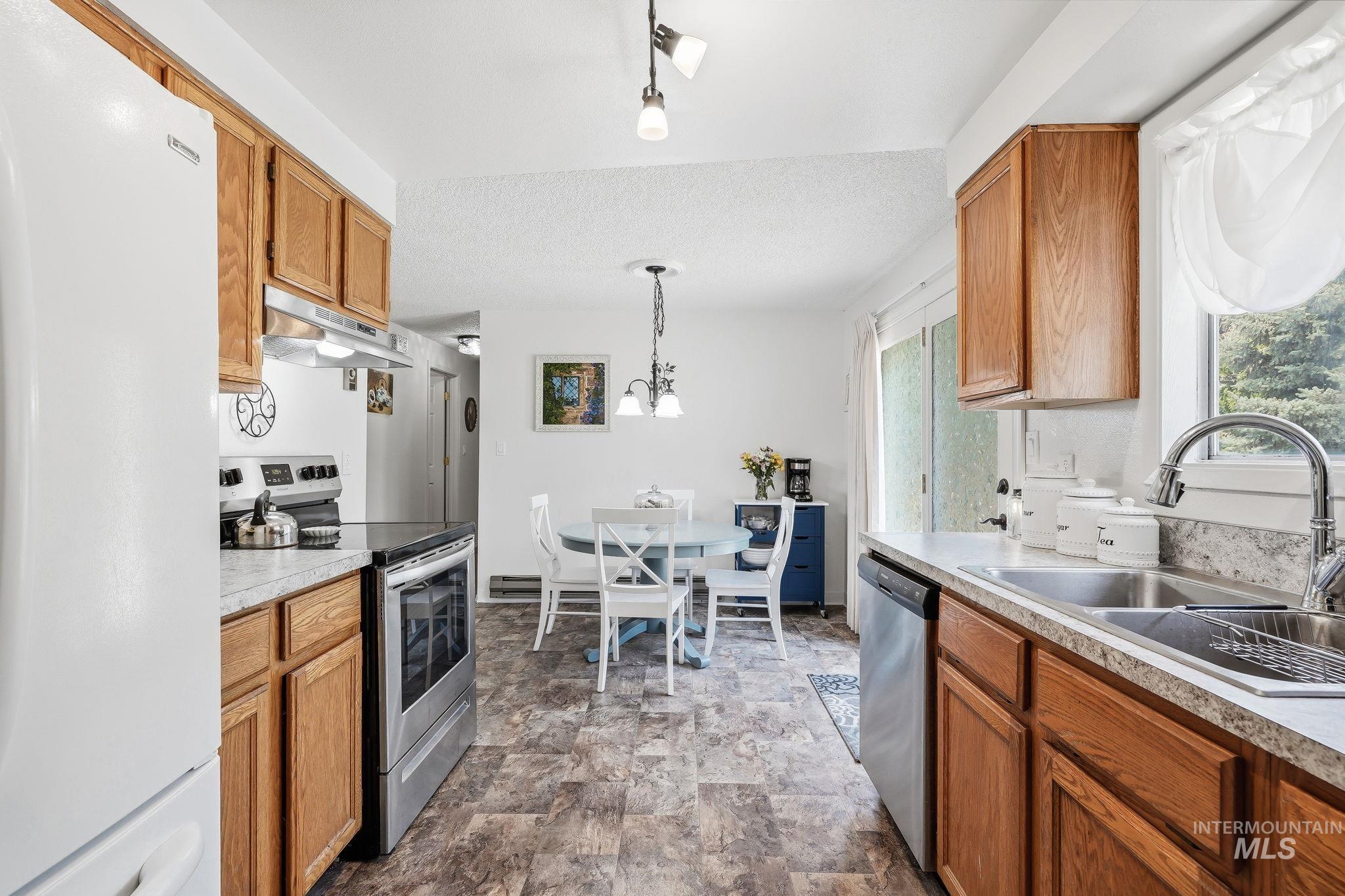 1218 W Chateau, Meridian, Idaho 83646, 3 Bedrooms, 1 Bathroom, Residential For Sale, Price $375,000, 98994701