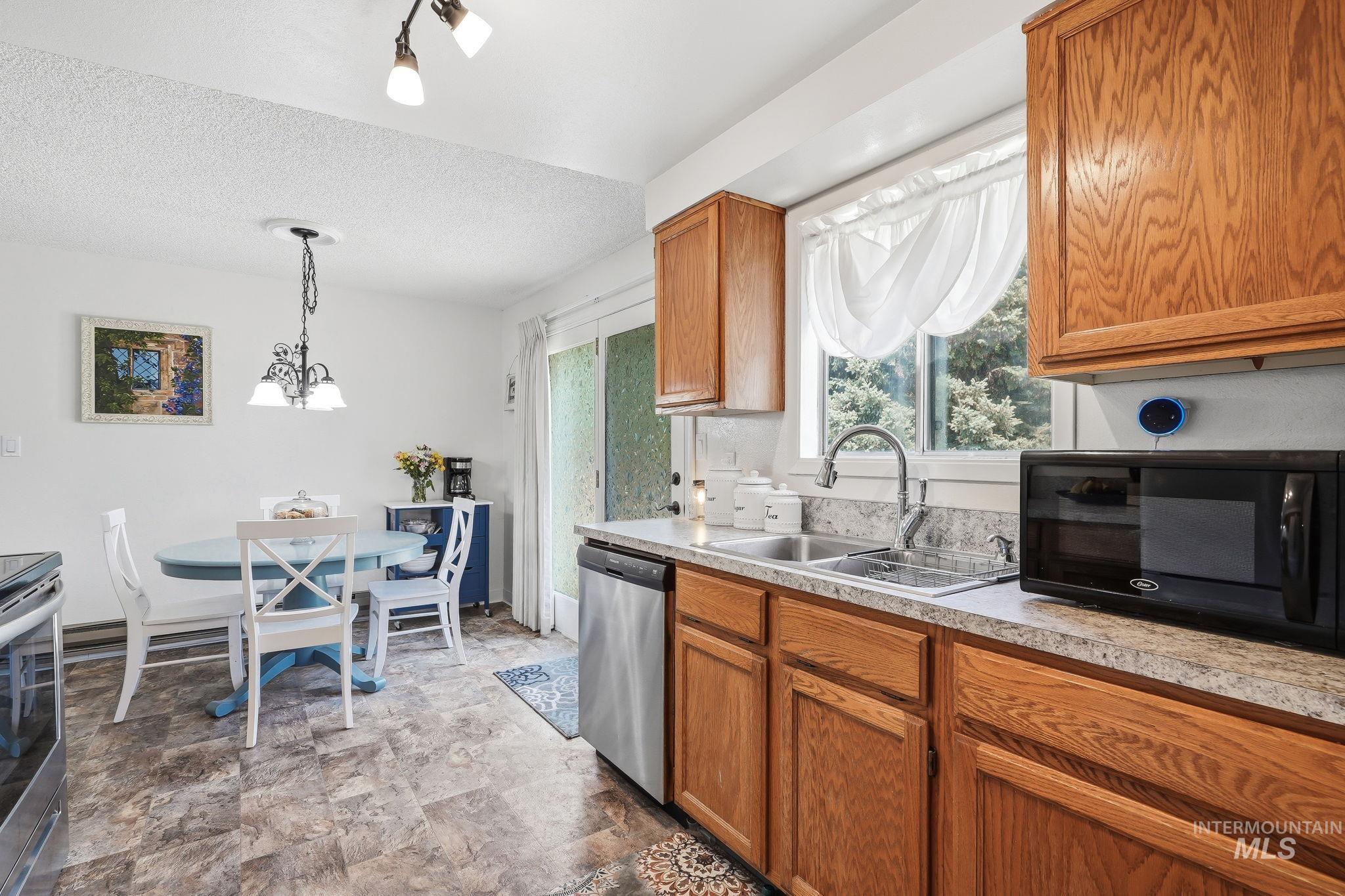 1218 W Chateau, Meridian, Idaho 83646, 3 Bedrooms, 1 Bathroom, Residential For Sale, Price $375,000, 98994701