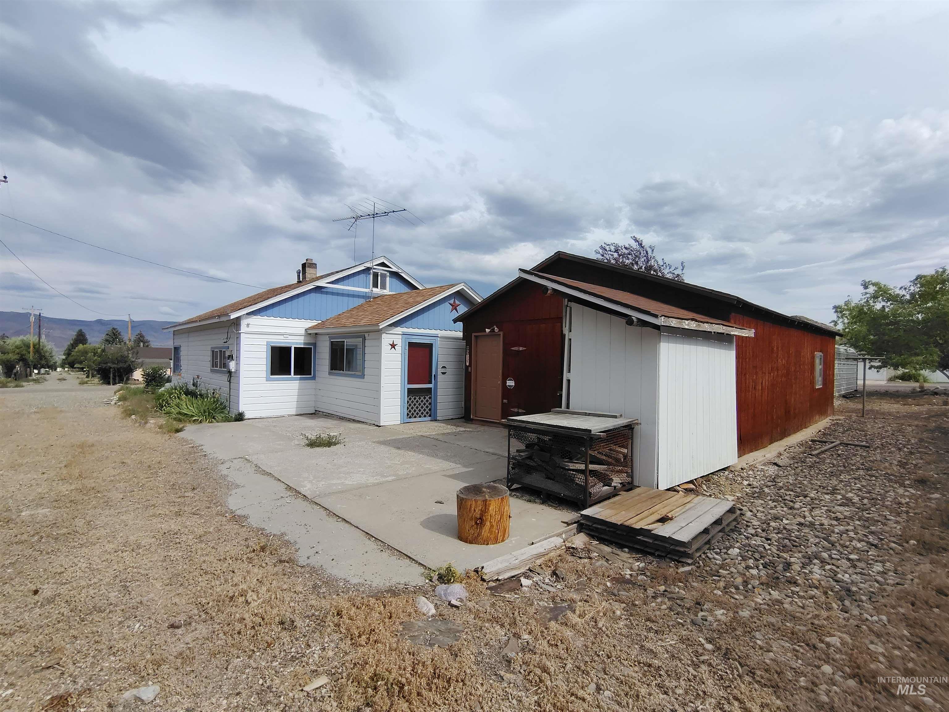 220 S 2nd, Challis, Idaho 83226, 3 Bedrooms, 1 Bathroom, Residential For Sale, Price $120,000, 98994702