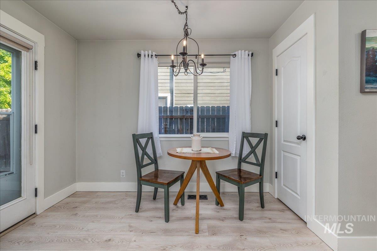 1917 N 33rd St, Boise, Idaho 83703, 2 Bedrooms, 1.5 Bathrooms, Residential For Sale, Price $429,900,MLS 98994711