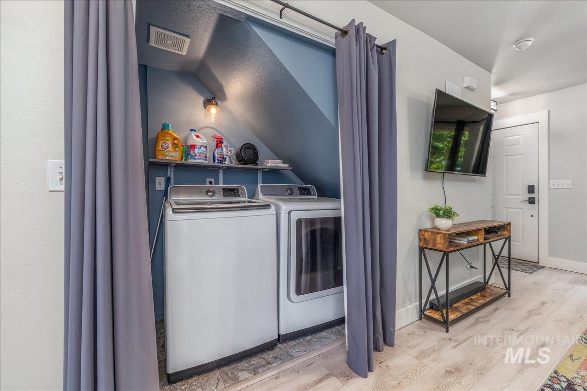 1917 N 33rd St, Boise, Idaho 83703, 2 Bedrooms, 1.5 Bathrooms, Residential For Sale, Price $429,900,MLS 98994711