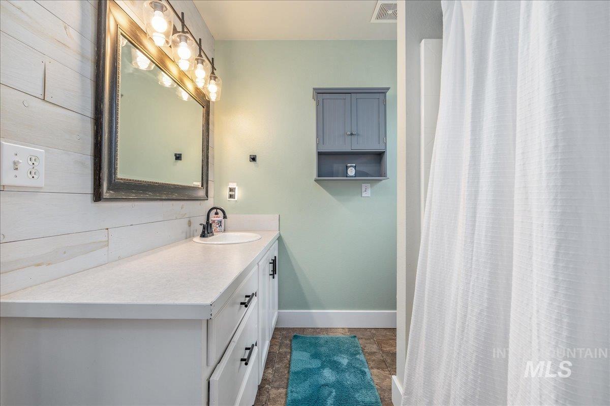 1917 N 33rd St, Boise, Idaho 83703, 2 Bedrooms, 1.5 Bathrooms, Residential For Sale, Price $429,900,MLS 98994711