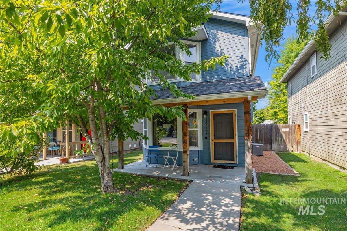 1917 N 33rd St, Boise, Idaho 83703, 2 Bedrooms, 1.5 Bathrooms, Residential For Sale, Price $429,900,MLS 98994711