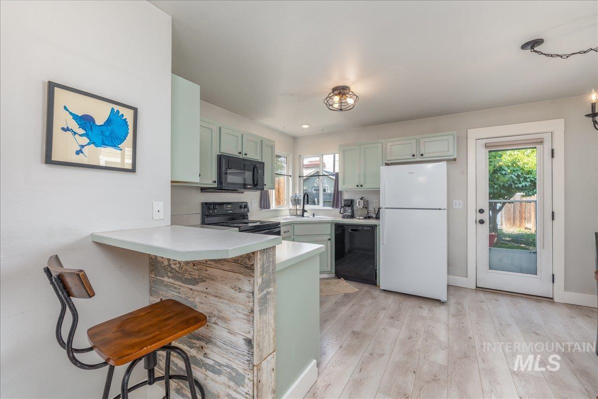 1917 N 33rd St, Boise, Idaho 83703, 2 Bedrooms, 1.5 Bathrooms, Residential For Sale, Price $429,900,MLS 98994711