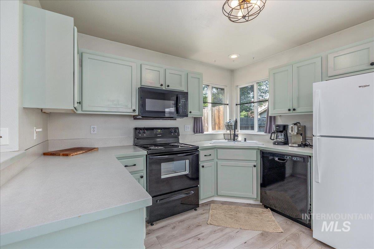 1917 N 33rd St, Boise, Idaho 83703, 2 Bedrooms, 1.5 Bathrooms, Residential For Sale, Price $429,900,MLS 98994711