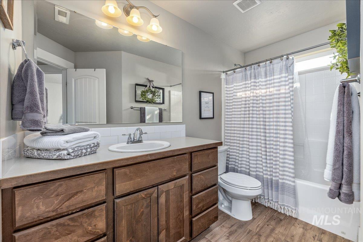 1552 Saddle Mountain Ave, Middleton, Idaho 83644, 4 Bedrooms, 3.5 Bathrooms, Residential For Sale, Price $670,000, 98994715