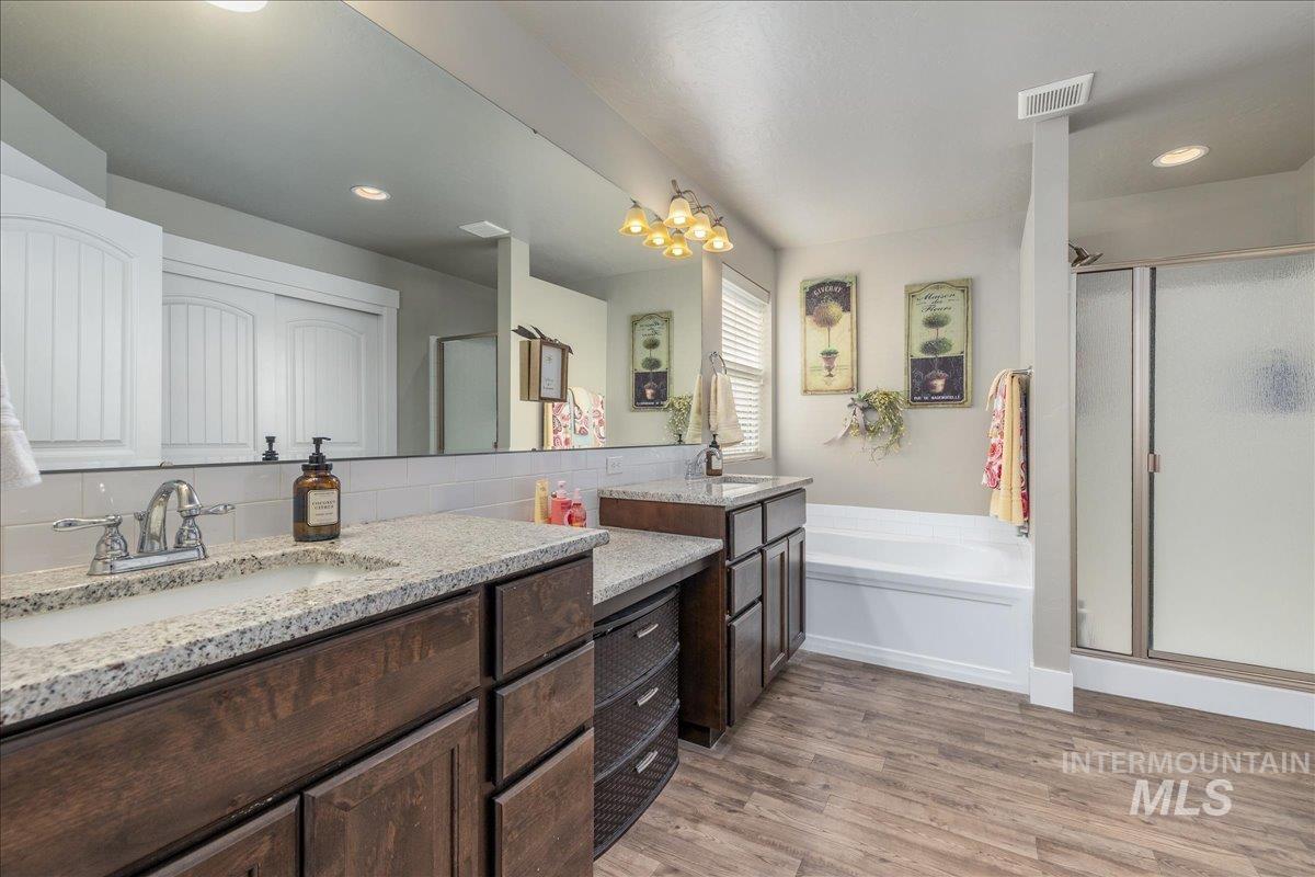 1552 Saddle Mountain Ave, Middleton, Idaho 83644, 4 Bedrooms, 3.5 Bathrooms, Residential For Sale, Price $670,000, 98994715