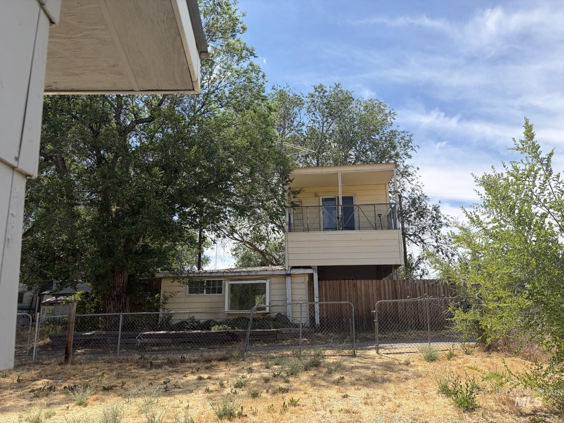 116 + 118 McCulloch Dr., West Magic, Idaho 83352, 1 Bedroom, 1 Bathroom, Residential For Sale, Price $199,900, 98994720