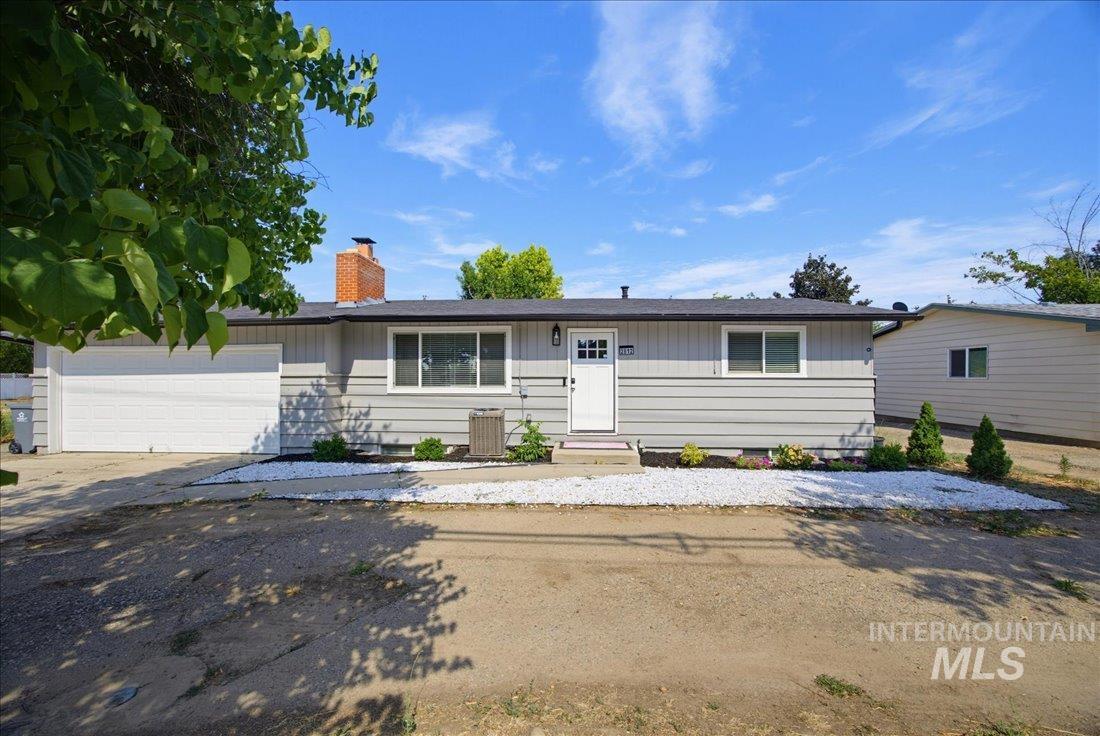 2812 N Cole Rd, Boise, Idaho 83704, 5 Bedrooms, 2 Bathrooms, Residential For Sale, Price $439,900, 98994722