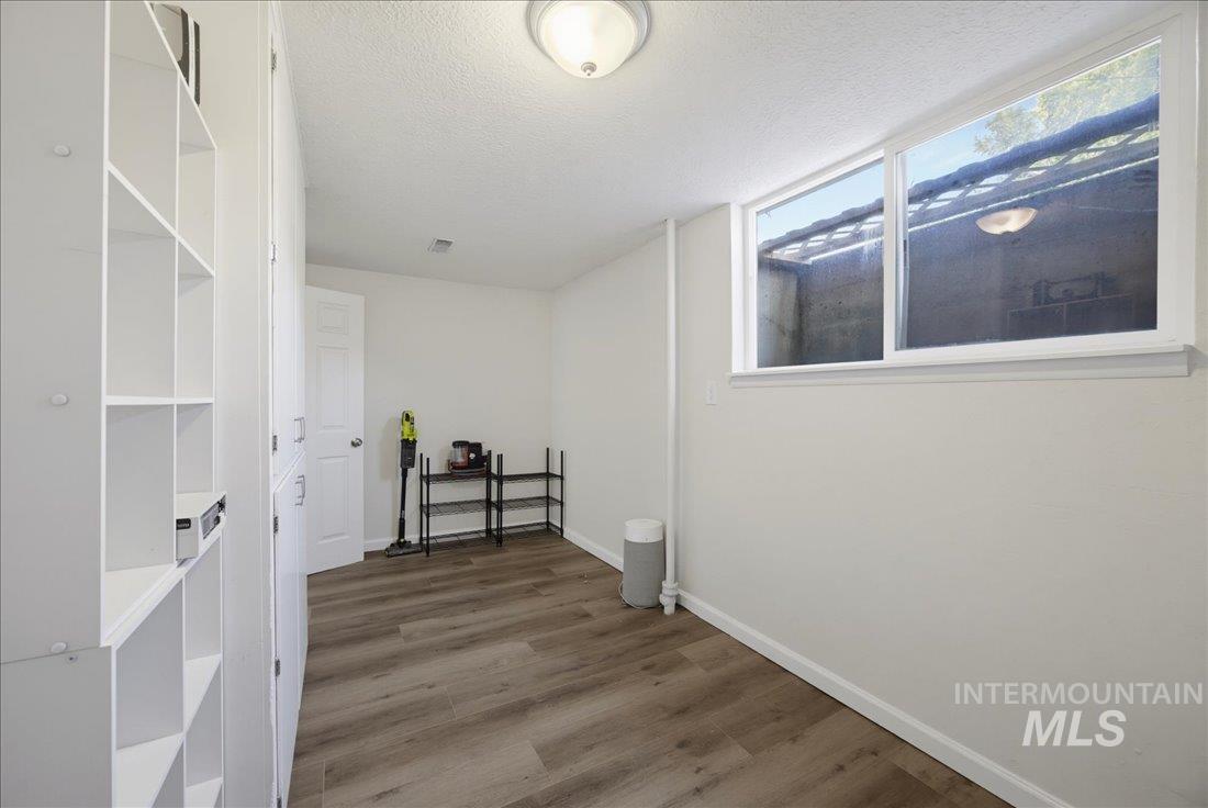 2812 N Cole Rd, Boise, Idaho 83704, 5 Bedrooms, 2 Bathrooms, Residential For Sale, Price $439,900, 98994722
