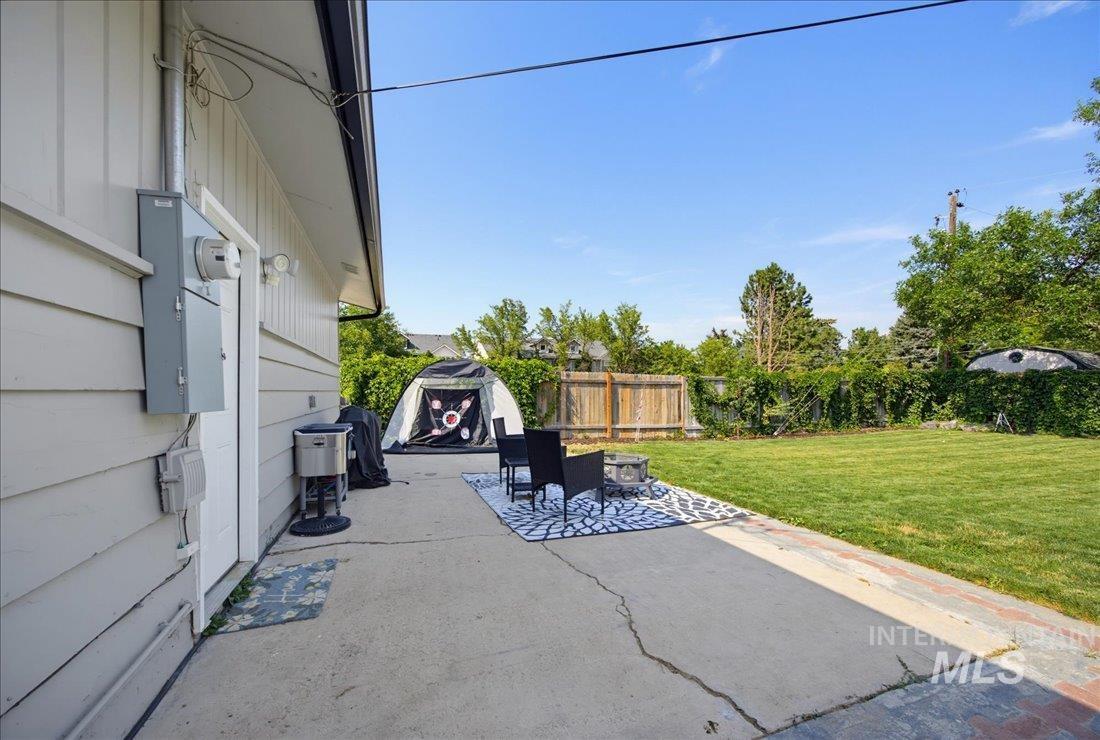 2812 N Cole Rd, Boise, Idaho 83704, 5 Bedrooms, 2 Bathrooms, Residential For Sale, Price $439,900, 98994722