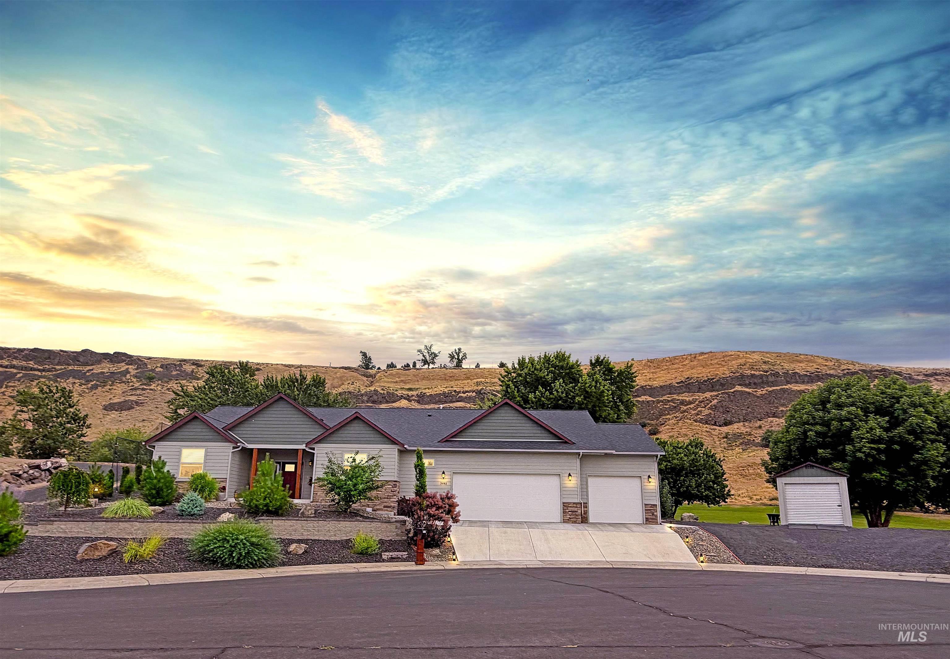 3983 FOOTHILL DR, Lewiston, Idaho 83501, 3 Bedrooms, 3 Bathrooms, Residential For Sale, Price $775,000,MLS 98994732