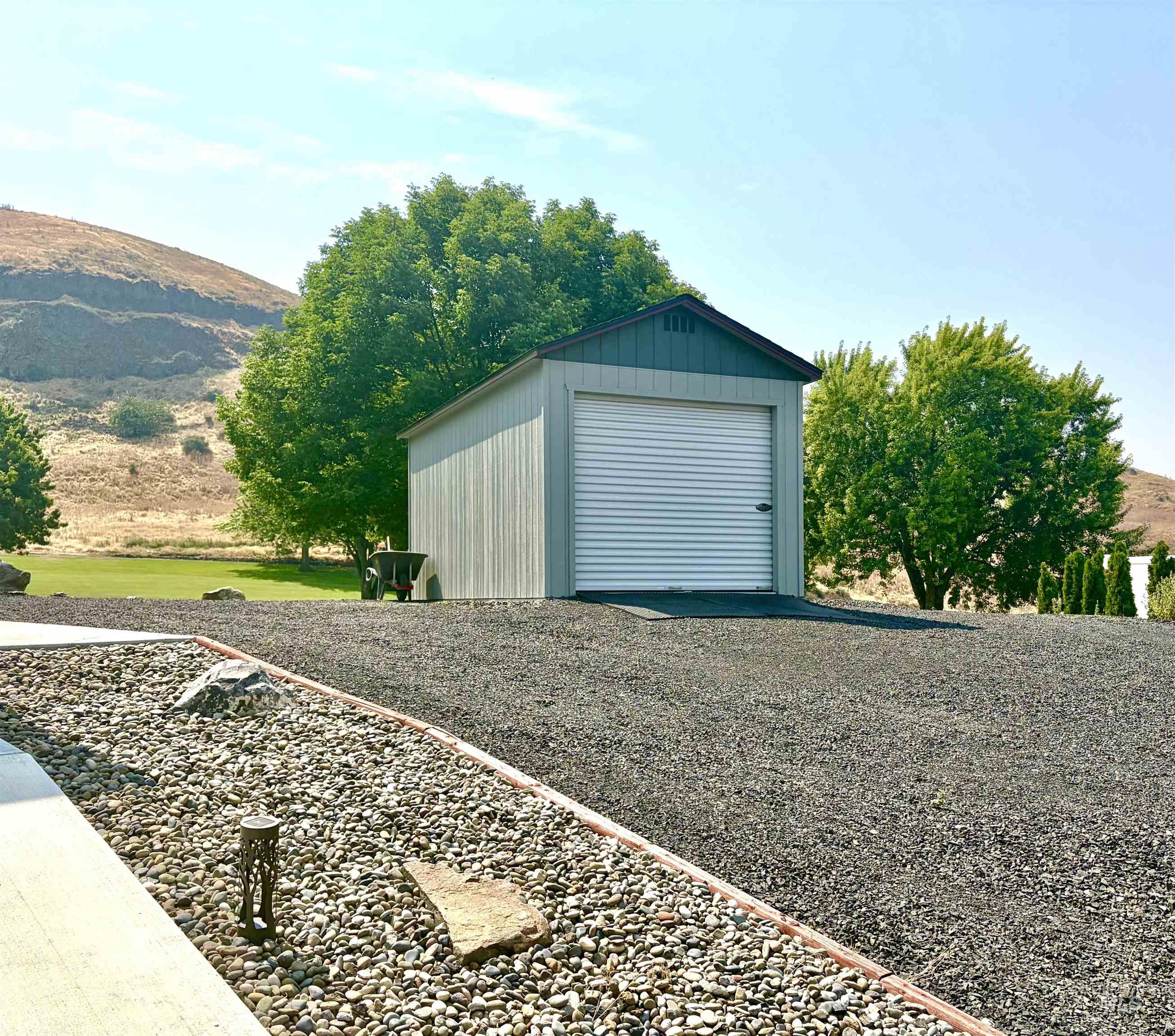 3983 FOOTHILL DR, Lewiston, Idaho 83501, 3 Bedrooms, 3 Bathrooms, Residential For Sale, Price $775,000,MLS 98994732