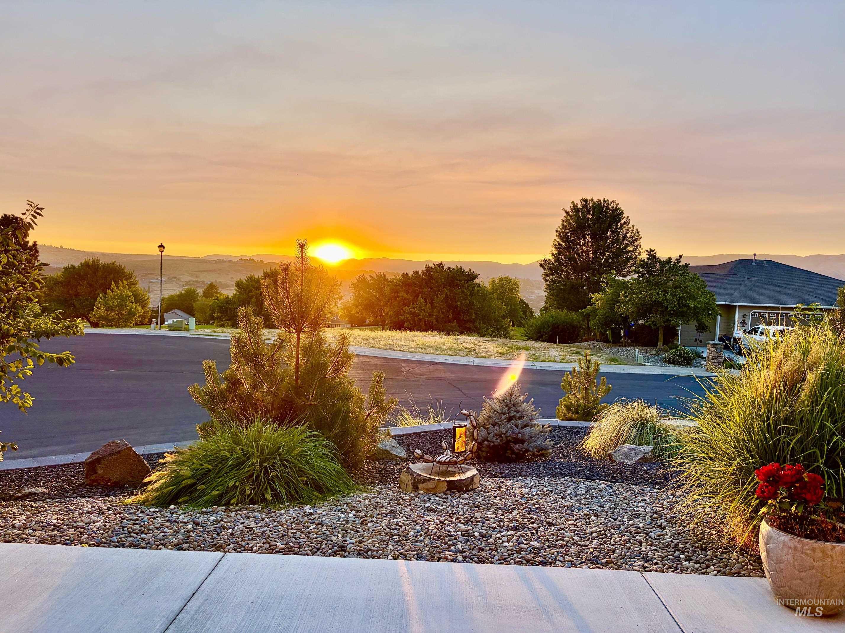 3983 FOOTHILL DR, Lewiston, Idaho 83501, 3 Bedrooms, 3 Bathrooms, Residential For Sale, Price $775,000,MLS 98994732