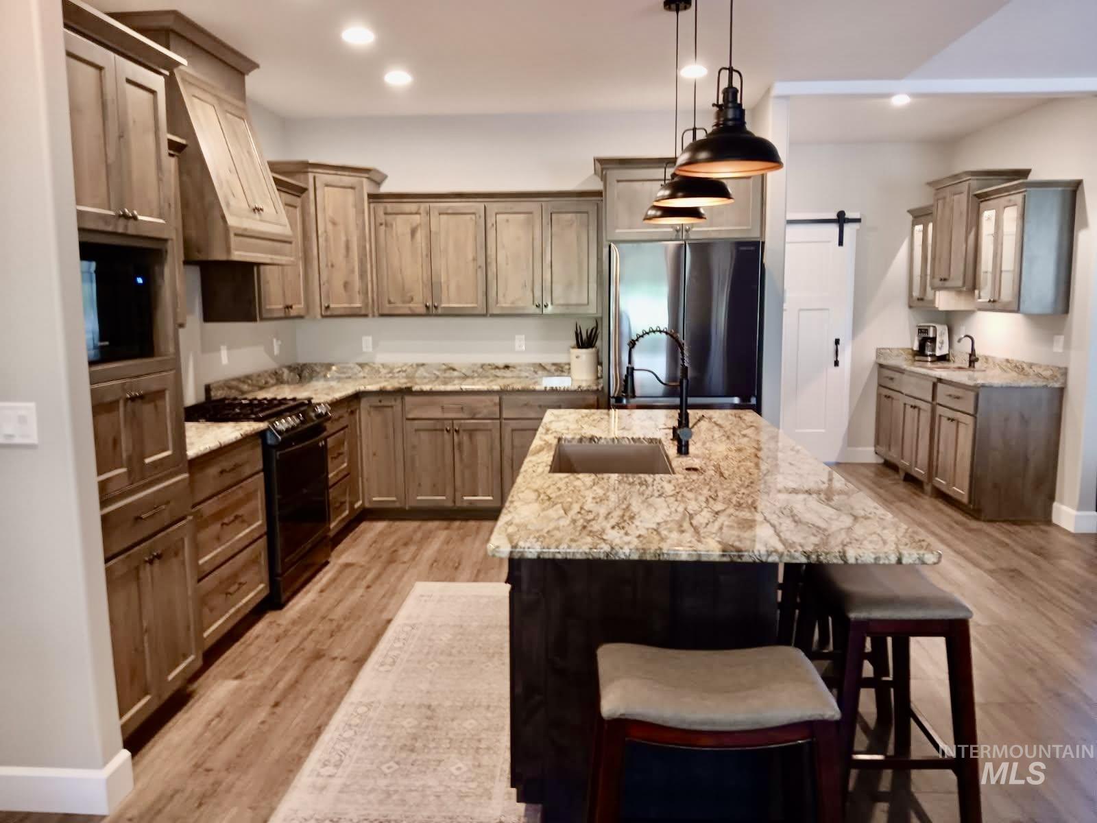 3983 FOOTHILL DR, Lewiston, Idaho 83501, 3 Bedrooms, 3 Bathrooms, Residential For Sale, Price $775,000, 98994732