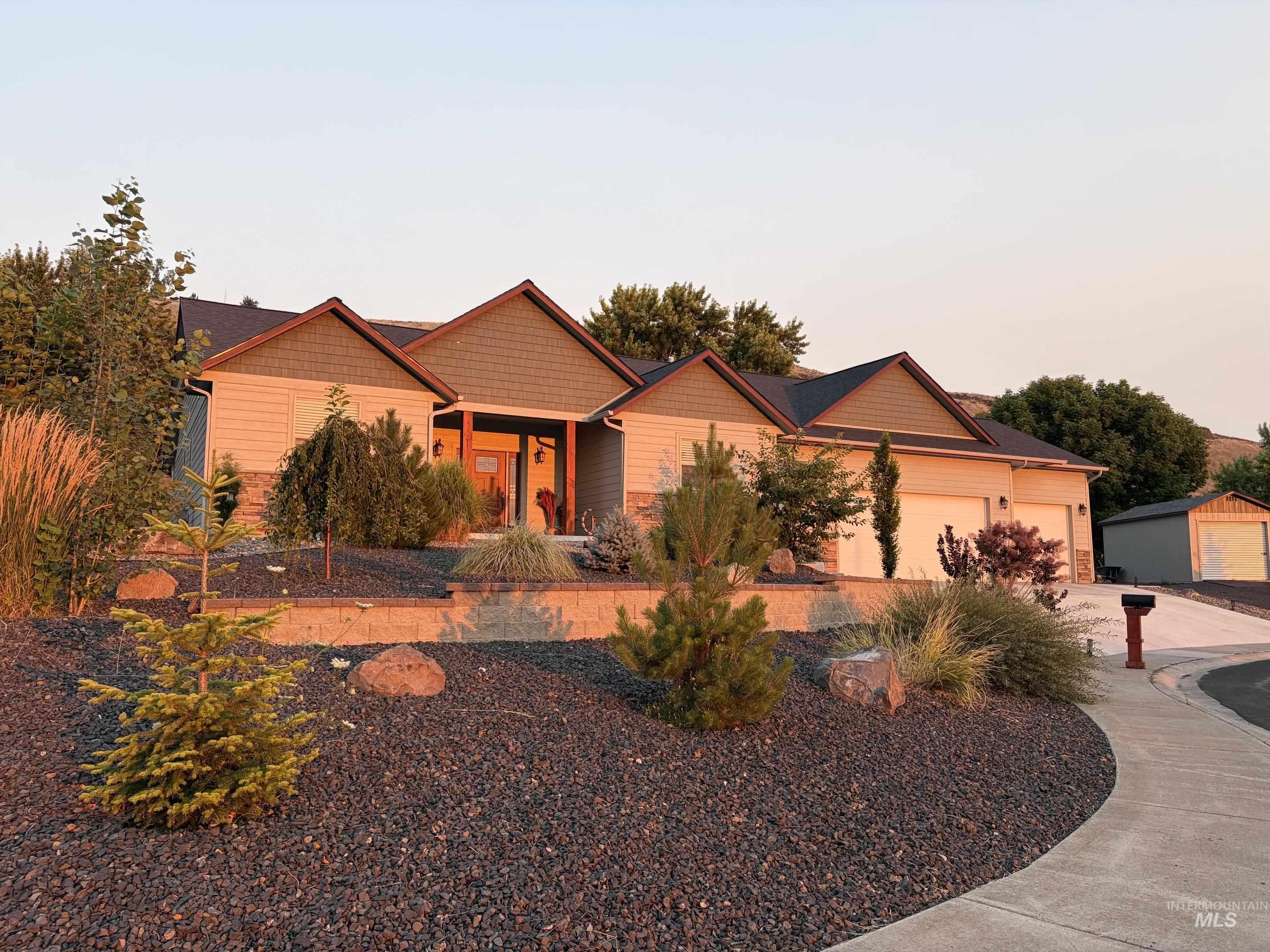 3983 FOOTHILL DR, Lewiston, Idaho 83501, 3 Bedrooms, 3 Bathrooms, Residential For Sale, Price $775,000,MLS 98994732