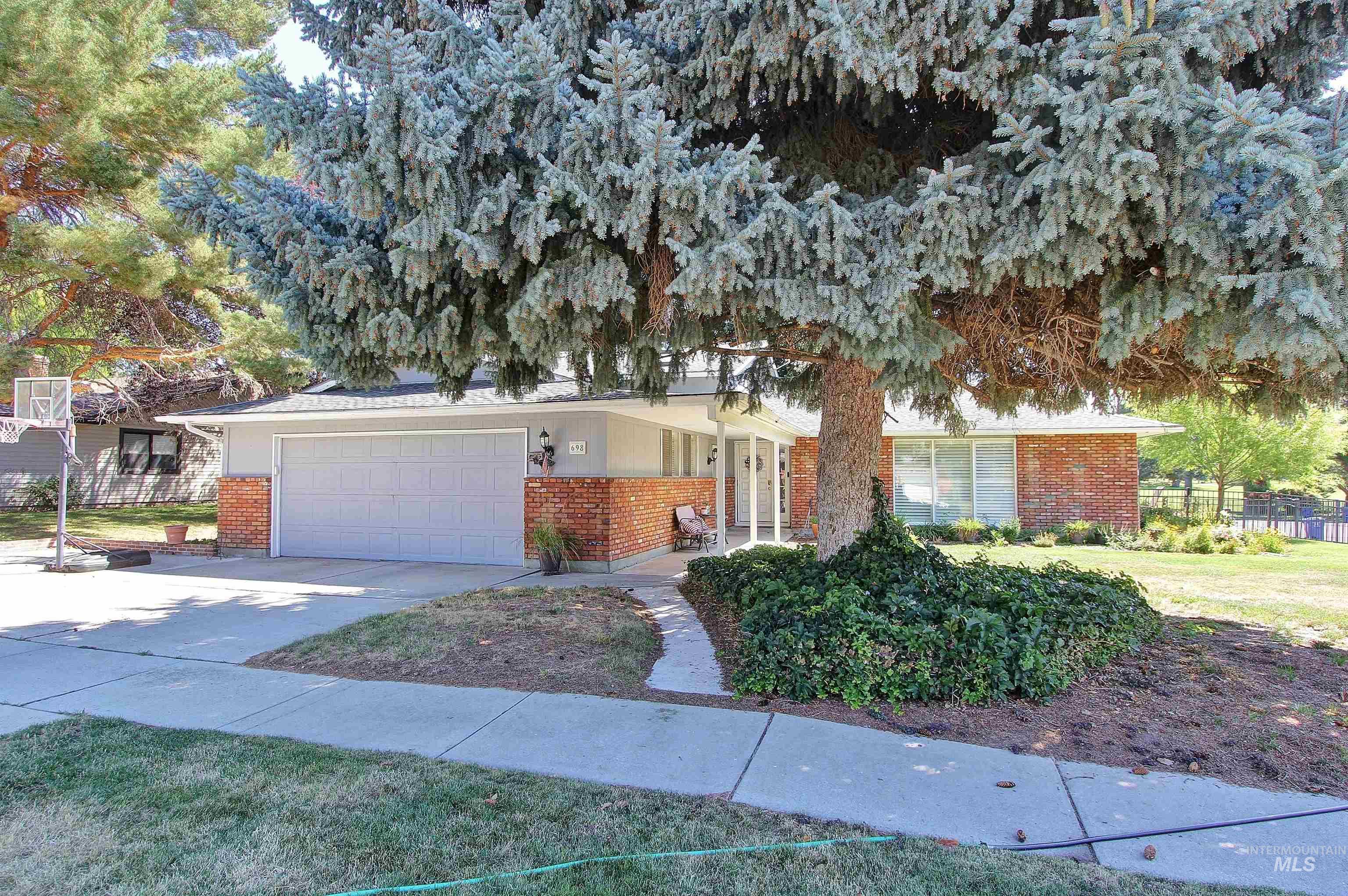 698 N Eagle Hills Way, Eagle, Idaho 83616, 4 Bedrooms, 3 Bathrooms, Residential For Sale, Price $599,900, 98994745