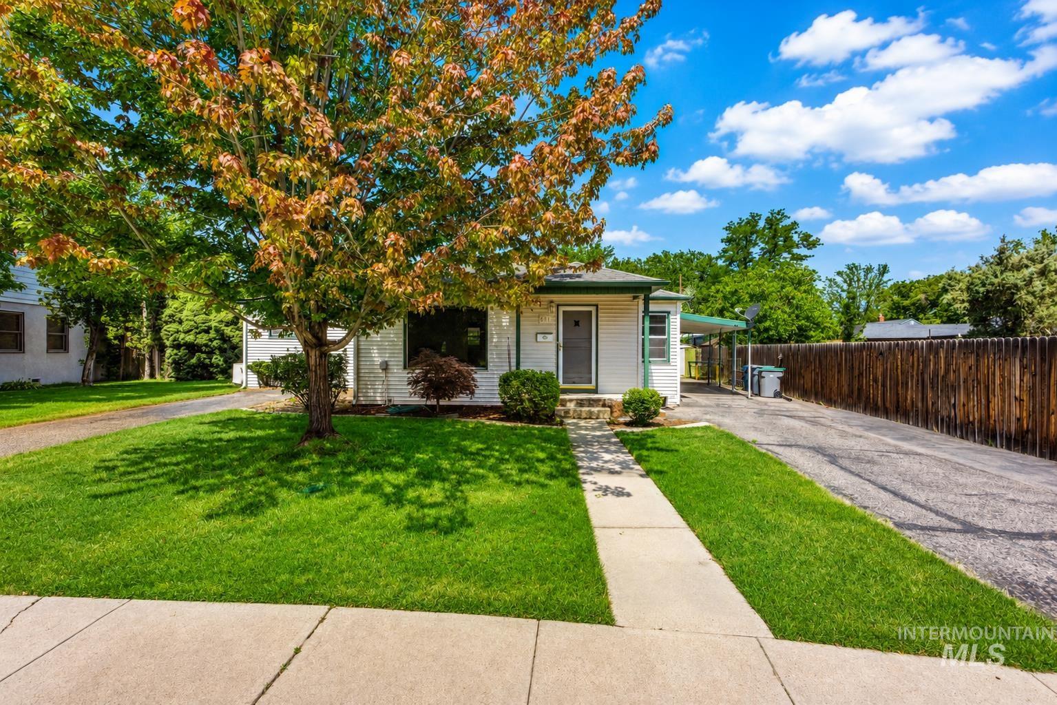 611 N Riverview Dr, Boise, Idaho 83712, 5 Bedrooms, 2 Bathrooms, Residential Income For Sale, Price $865,000,MLS 98994754
