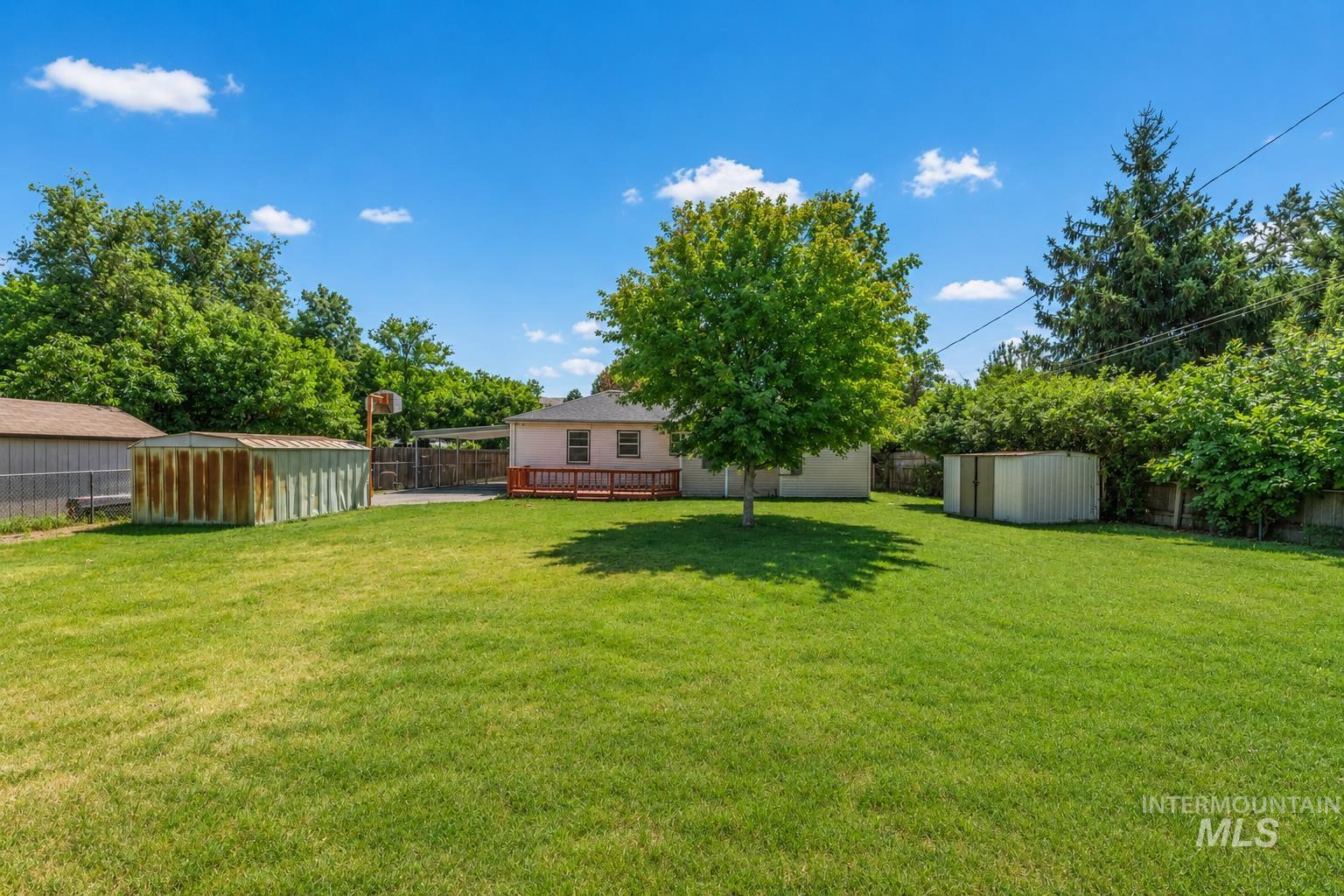 611 N Riverview Dr, Boise, Idaho 83712, 5 Bedrooms, 2 Bathrooms, Residential Income For Sale, Price $865,000, 98994754