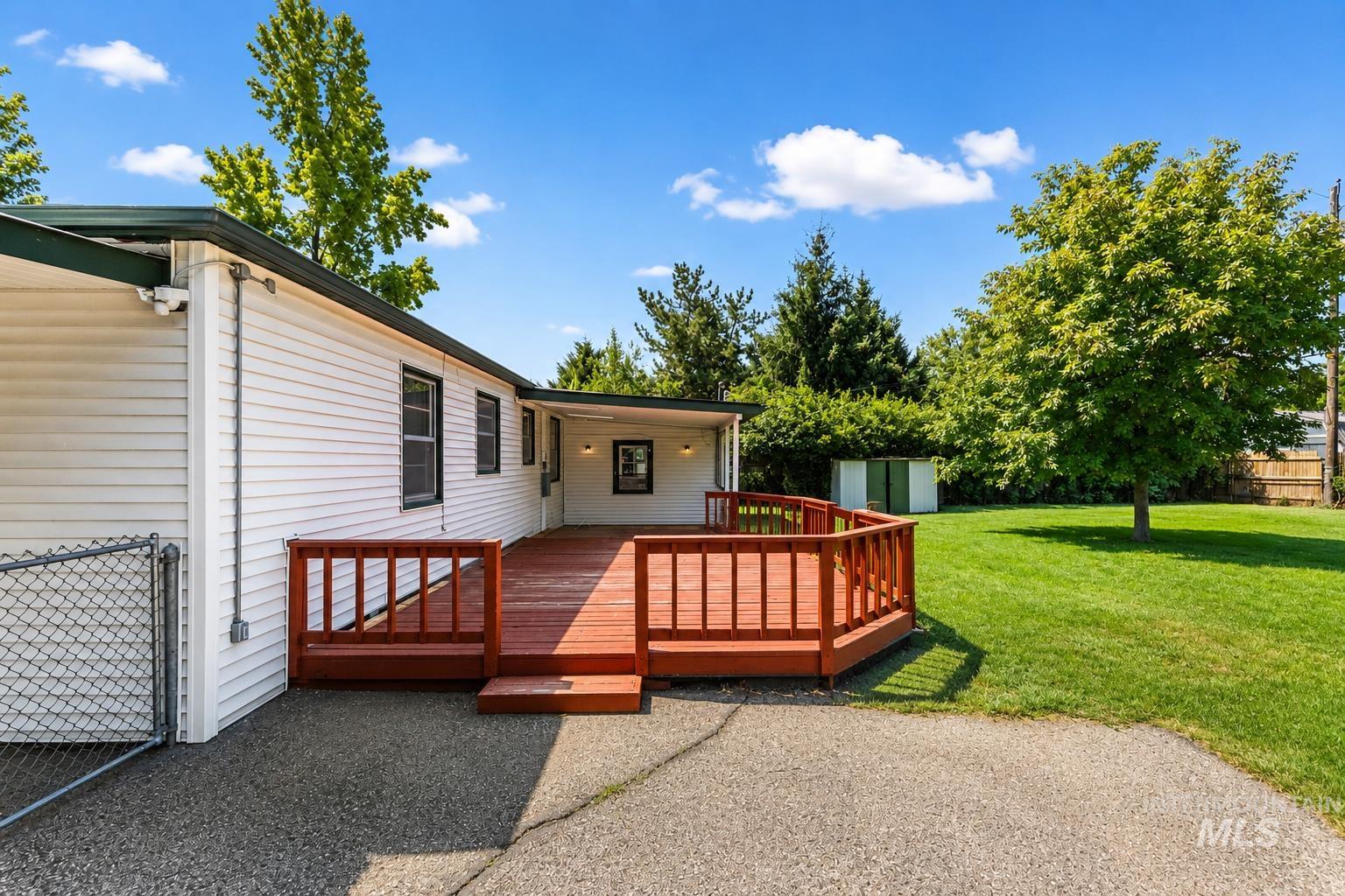 611 N Riverview Dr, Boise, Idaho 83712, 5 Bedrooms, 2 Bathrooms, Residential Income For Sale, Price $865,000, 98994754