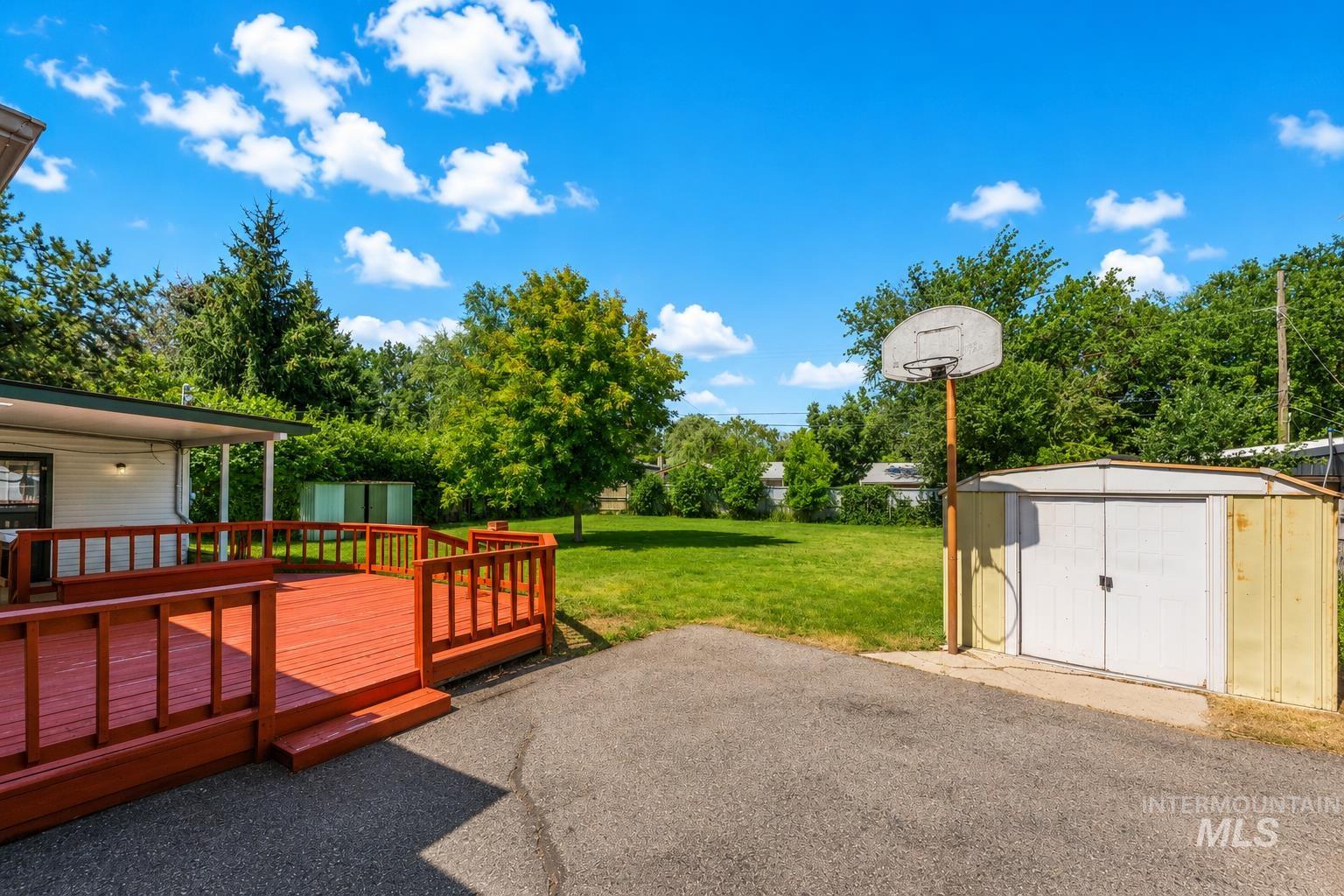 611 N Riverview Dr, Boise, Idaho 83712, 5 Bedrooms, 2 Bathrooms, Residential Income For Sale, Price $865,000, 98994754