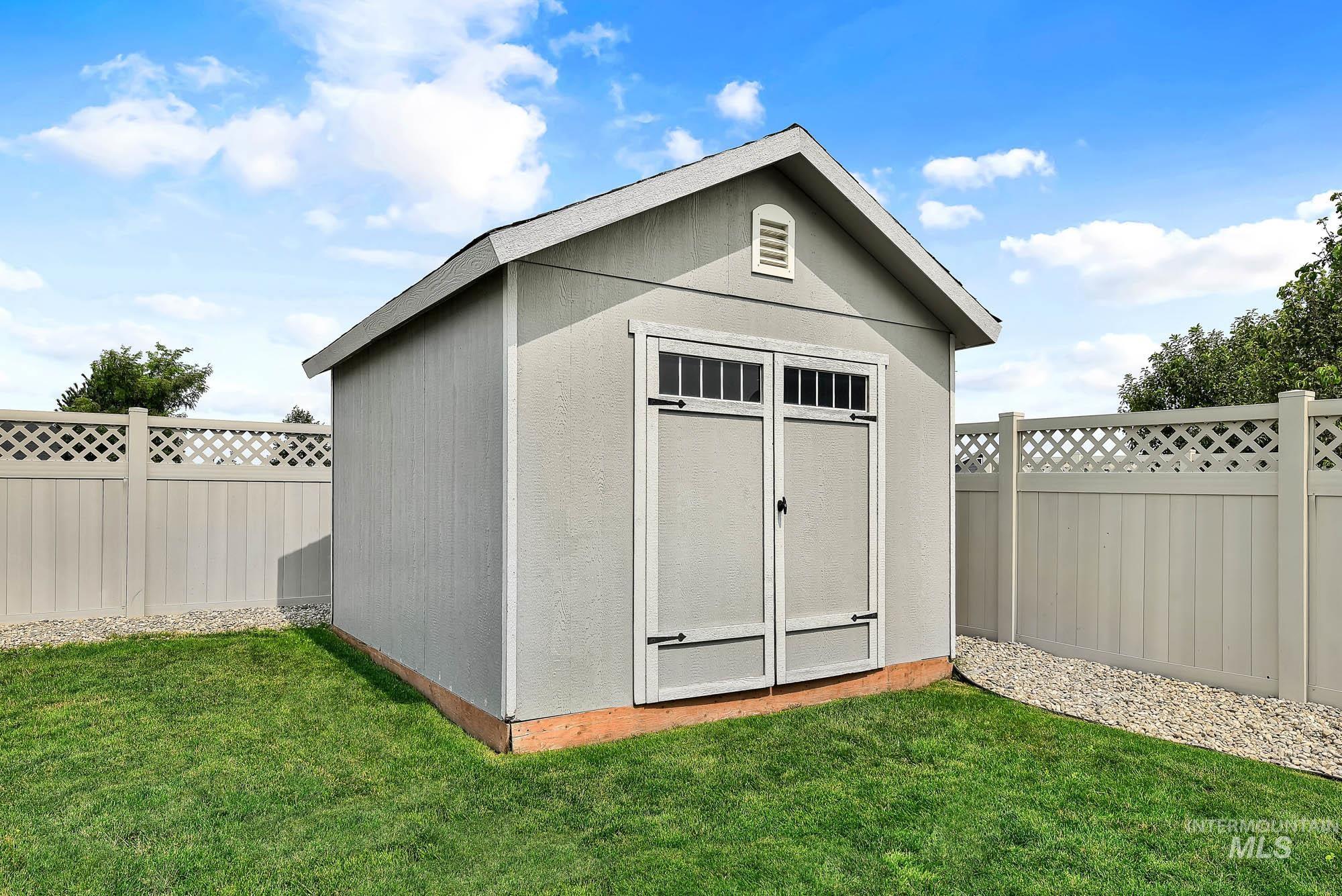 10350 Longtail Dr, Nampa, Idaho 83687, 6 Bedrooms, 2.5 Bathrooms, Residential For Sale, Price $499,900,MLS 98994773