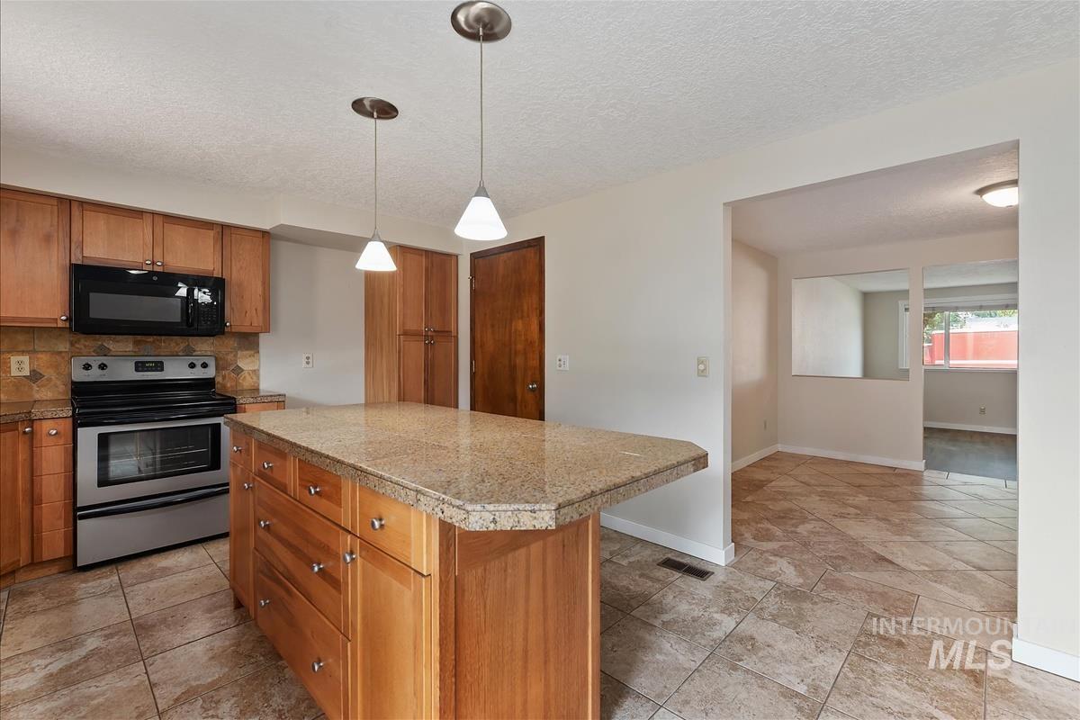 7505 W Snohomish St, Boise, Idaho 83709, 3 Bedrooms, 2 Bathrooms, Residential For Sale, Price $428,900,MLS 98994775