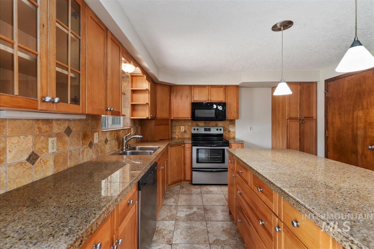7505 W Snohomish St, Boise, Idaho 83709, 3 Bedrooms, 2 Bathrooms, Residential For Sale, Price $428,900,MLS 98994775