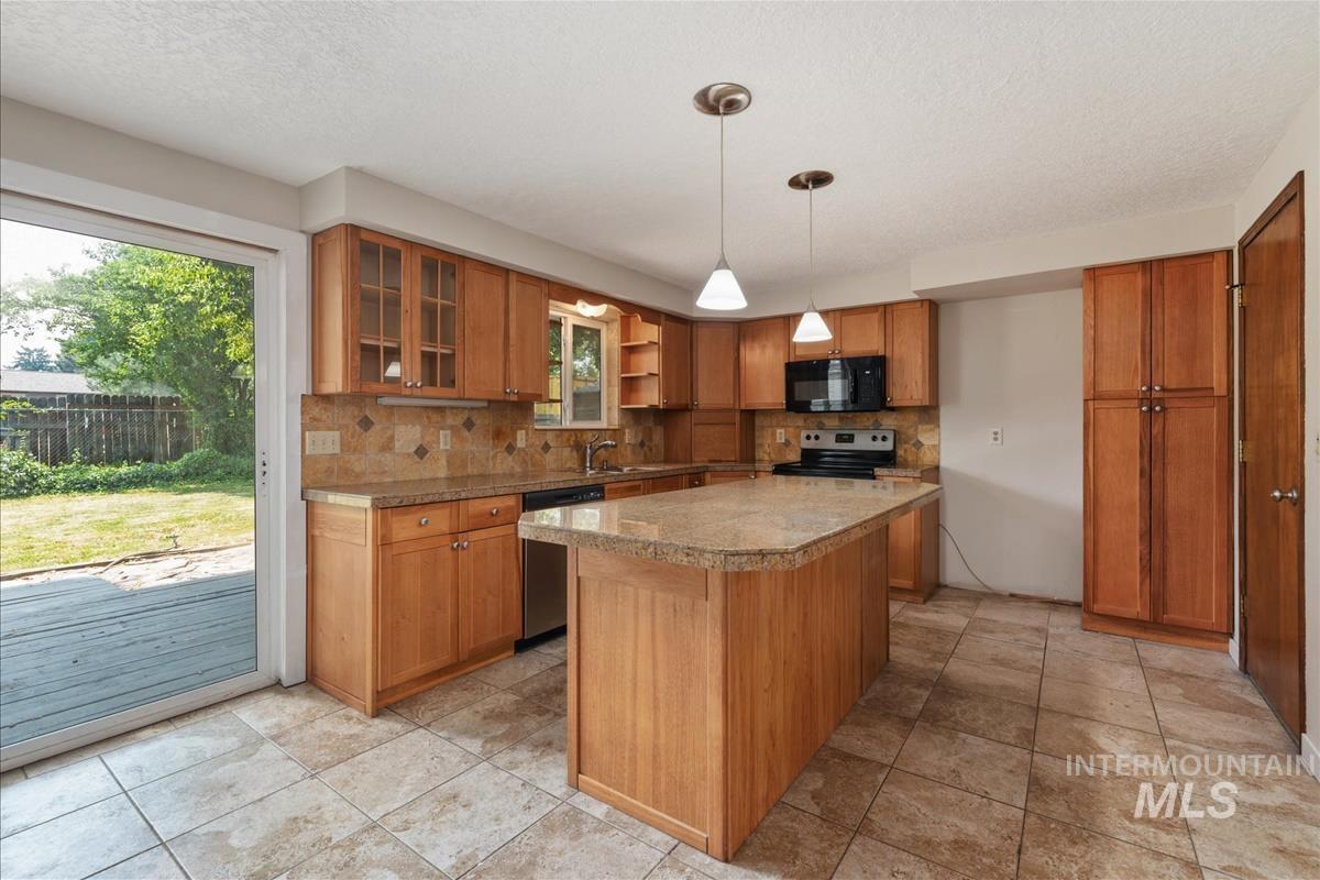 7505 W Snohomish St, Boise, Idaho 83709, 3 Bedrooms, 2 Bathrooms, Residential For Sale, Price $428,900,MLS 98994775