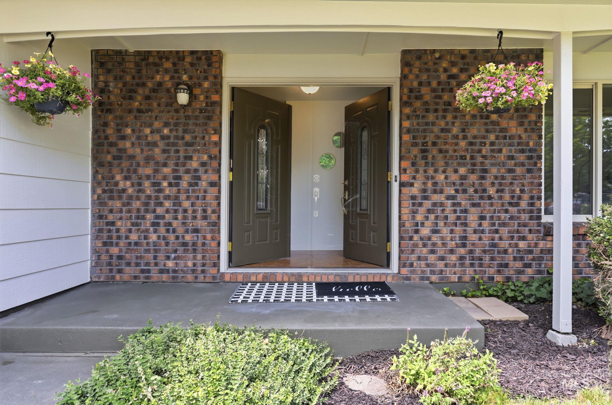 3911 S Pittsfield Way, Boise, Idaho 83706, 3 Bedrooms, 2.5 Bathrooms, Residential For Sale, Price $600,000, 98994778