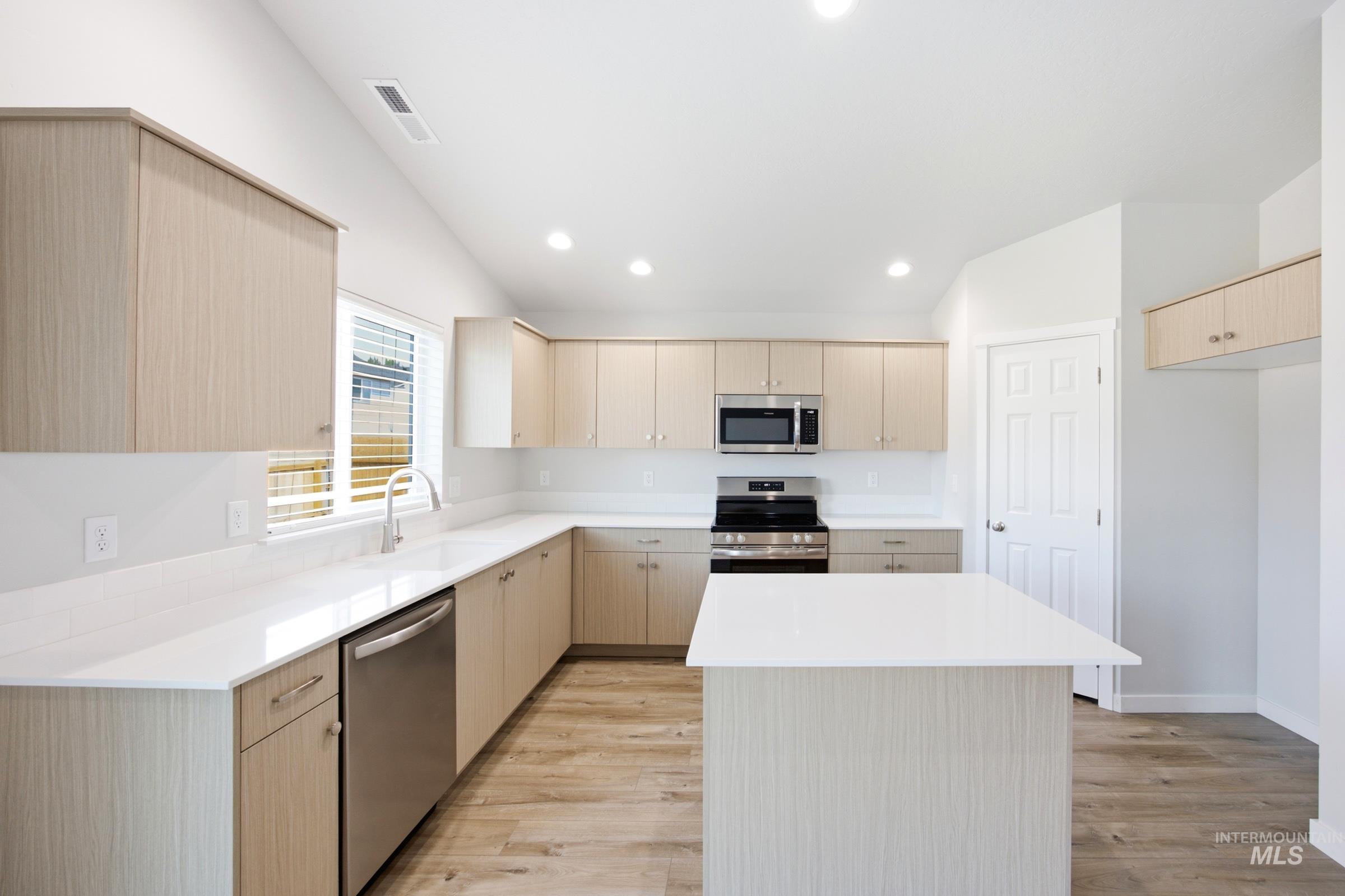 1085 Grass Pond Ave, Middleton, Idaho 83644, 4 Bedrooms, 2 Bathrooms, Residential For Sale, Price $456,990,MLS 98994779